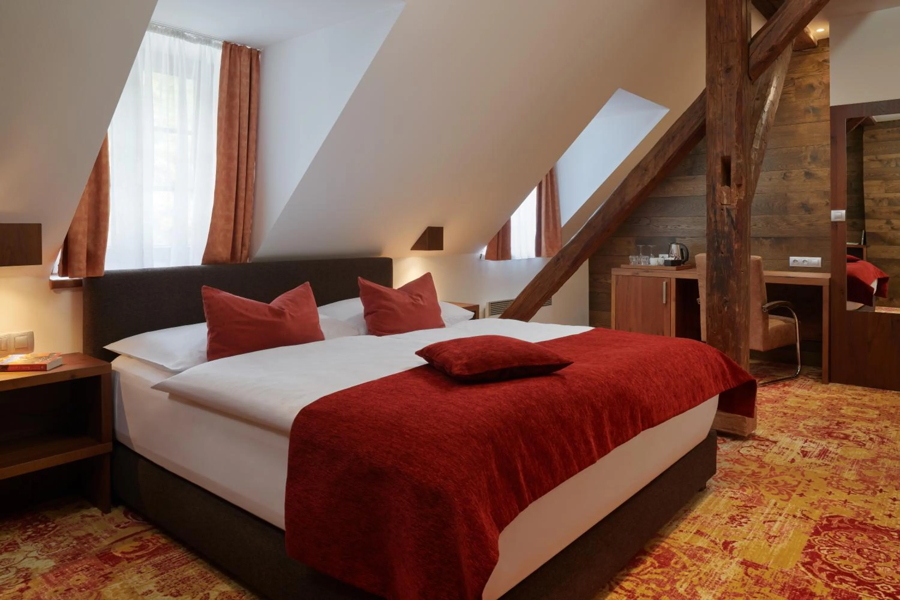 Photo of the whole room, Bed in Hotel Singer