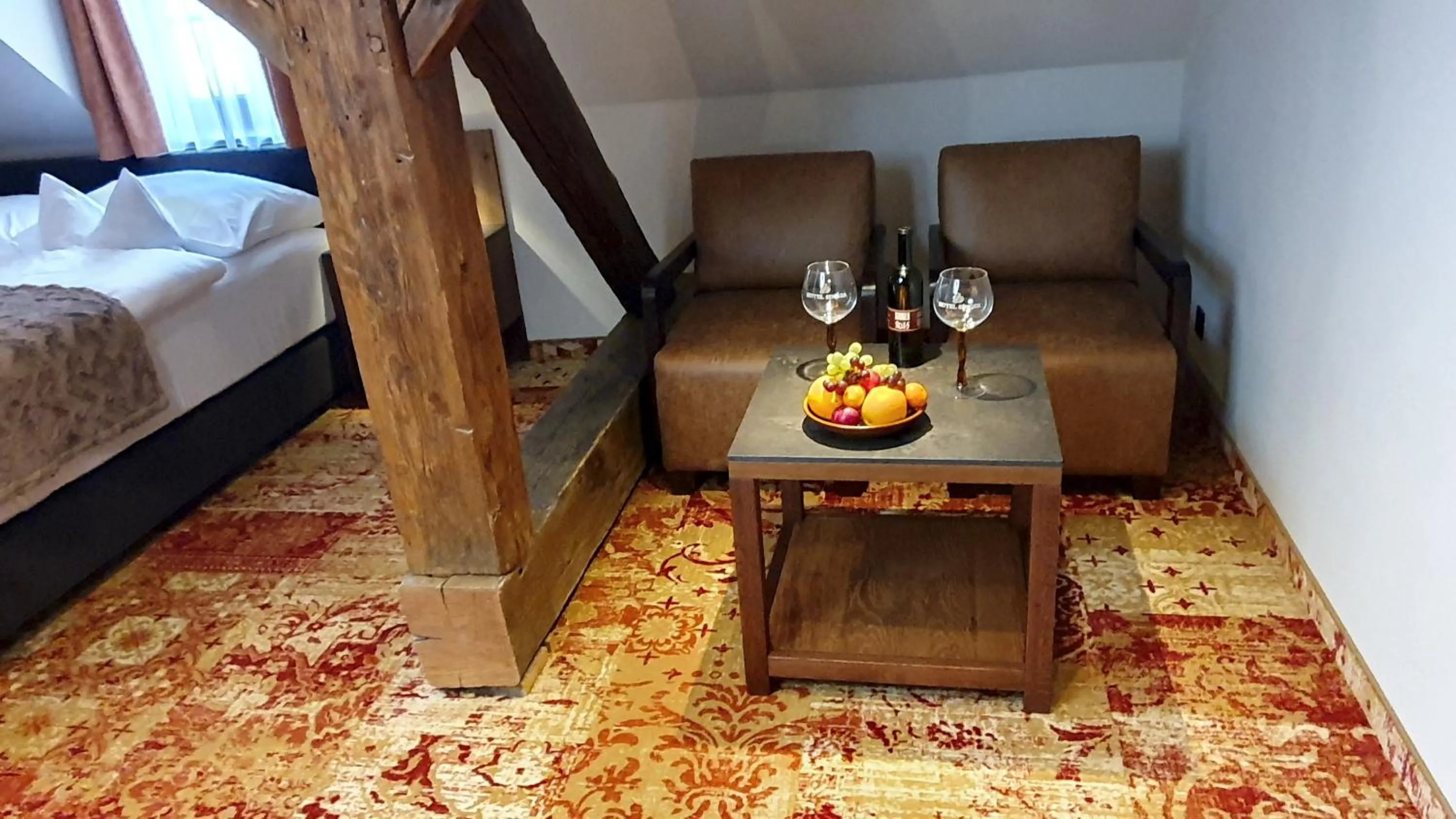 furniture, Bed in Hotel Singer