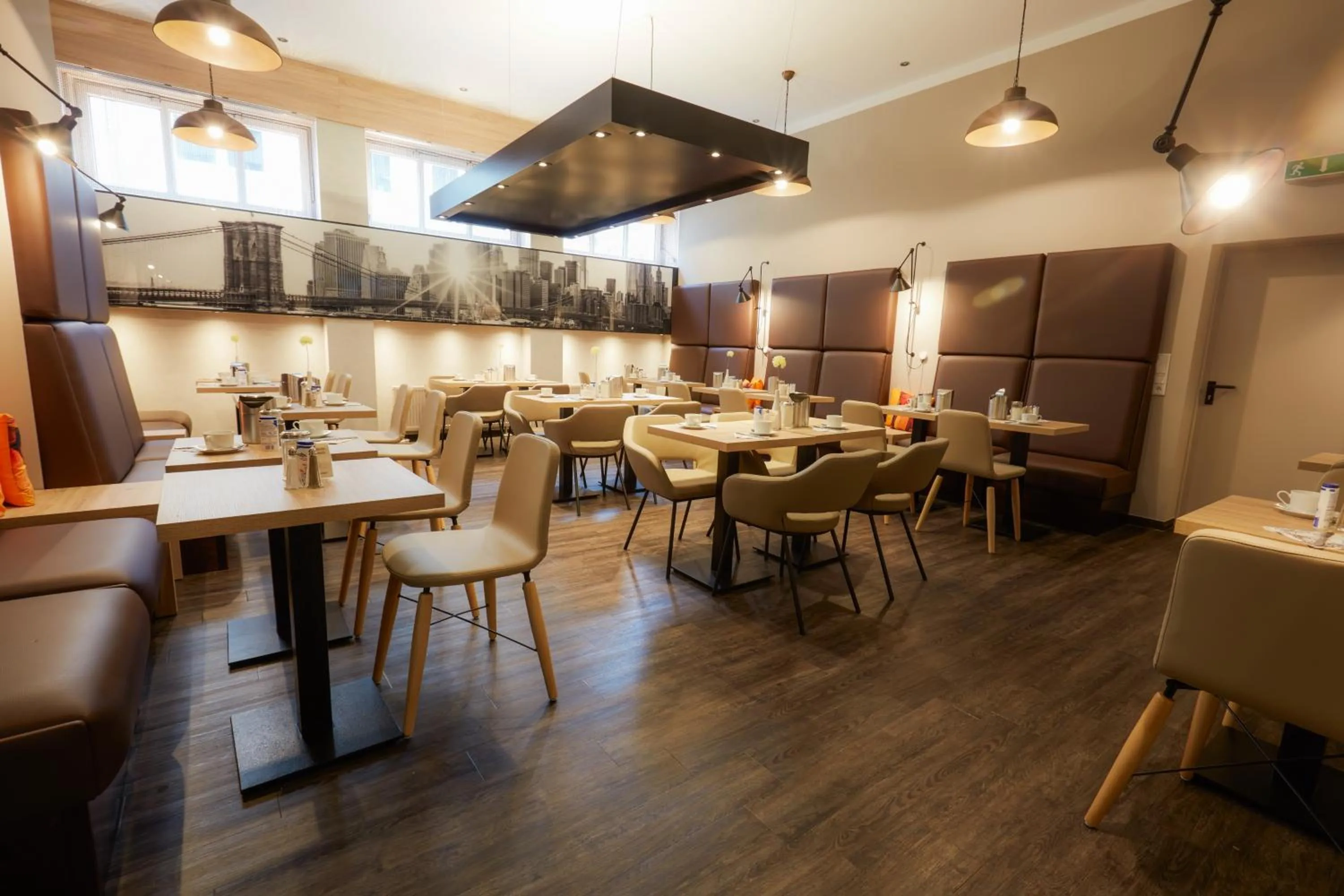 Food and drinks in Manhattan Hotel