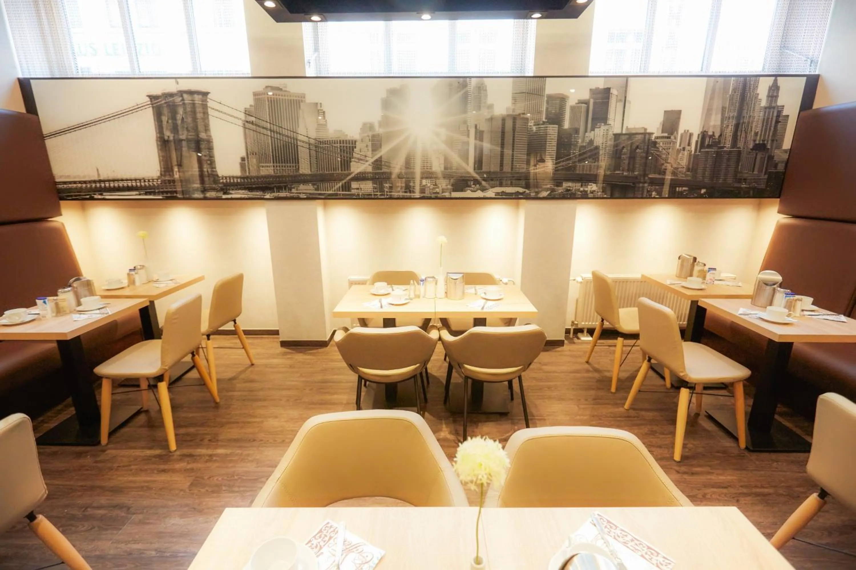 Food and drinks in Manhattan Hotel