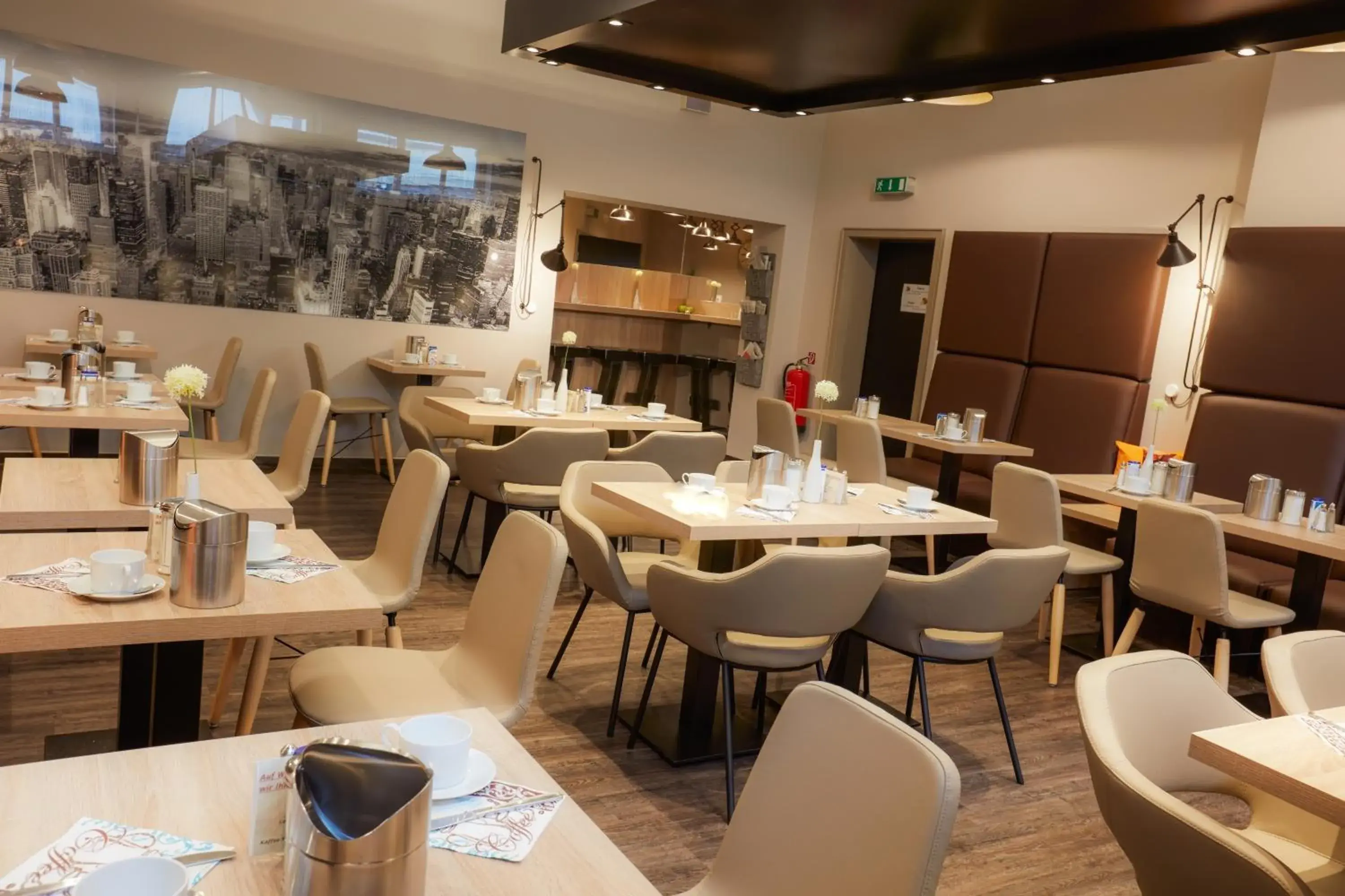 Restaurant/places to eat in Manhattan Hotel Restaurant/places to eat in Manhattan Hotel