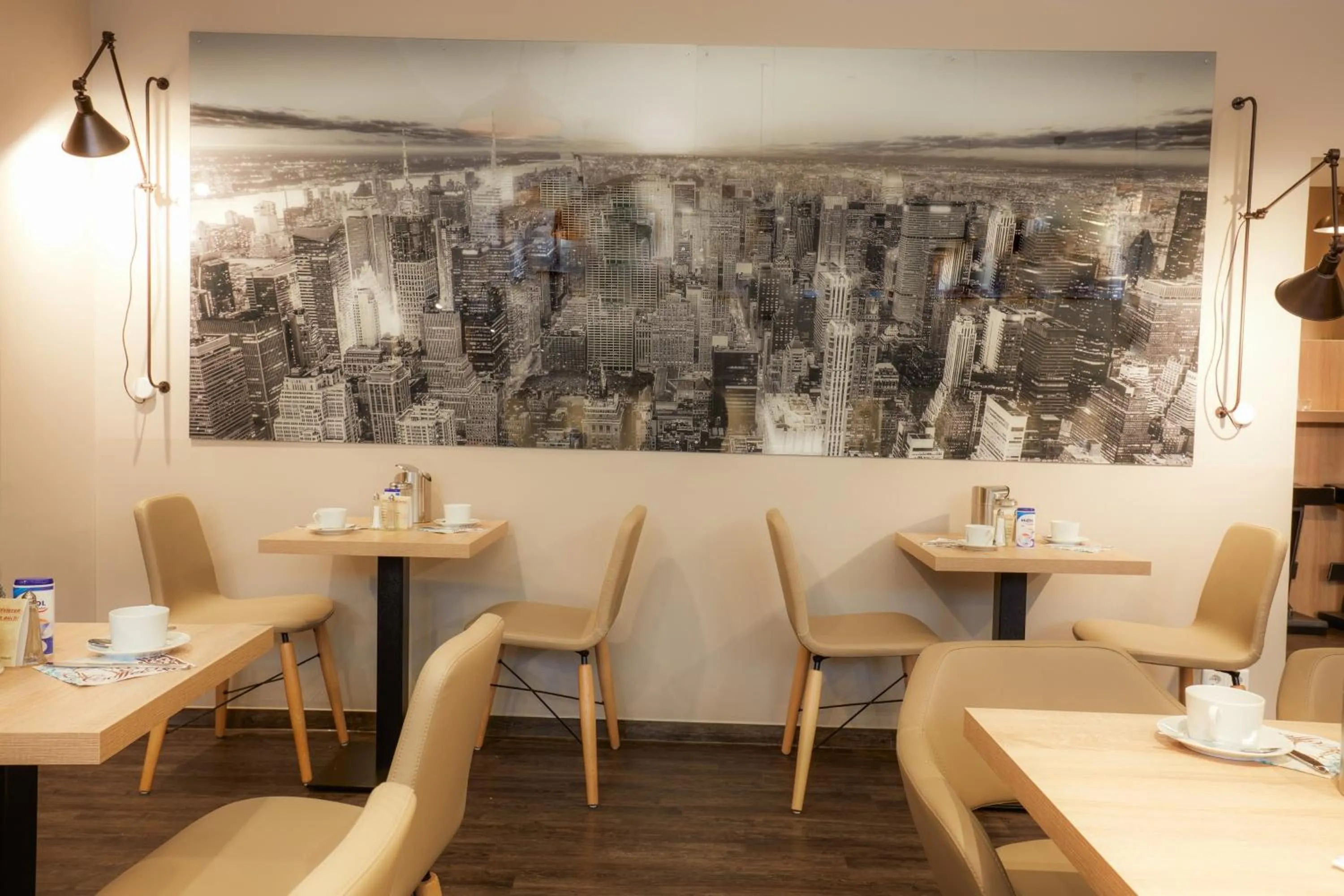 Food and drinks in Manhattan Hotel