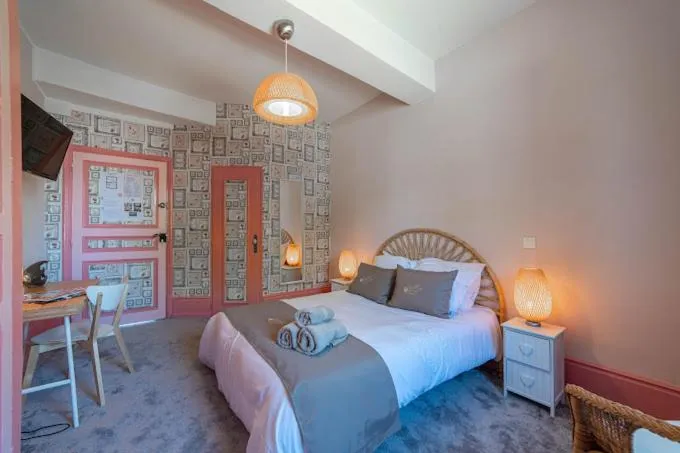 Bedroom, Bed in Hôtel Au Coq Dort Spa