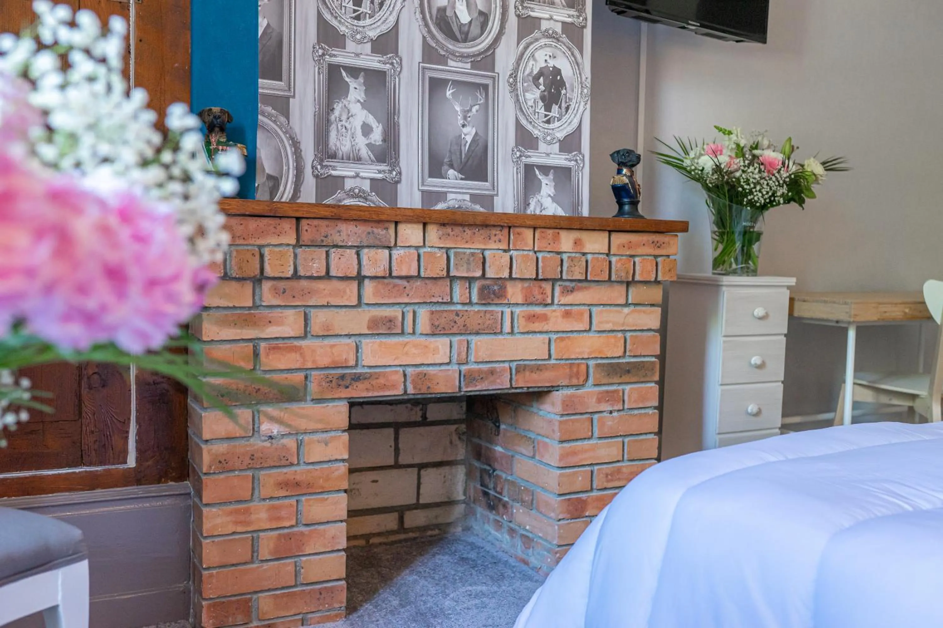 Bedroom, Bed in Hôtel Au Coq Dort Spa