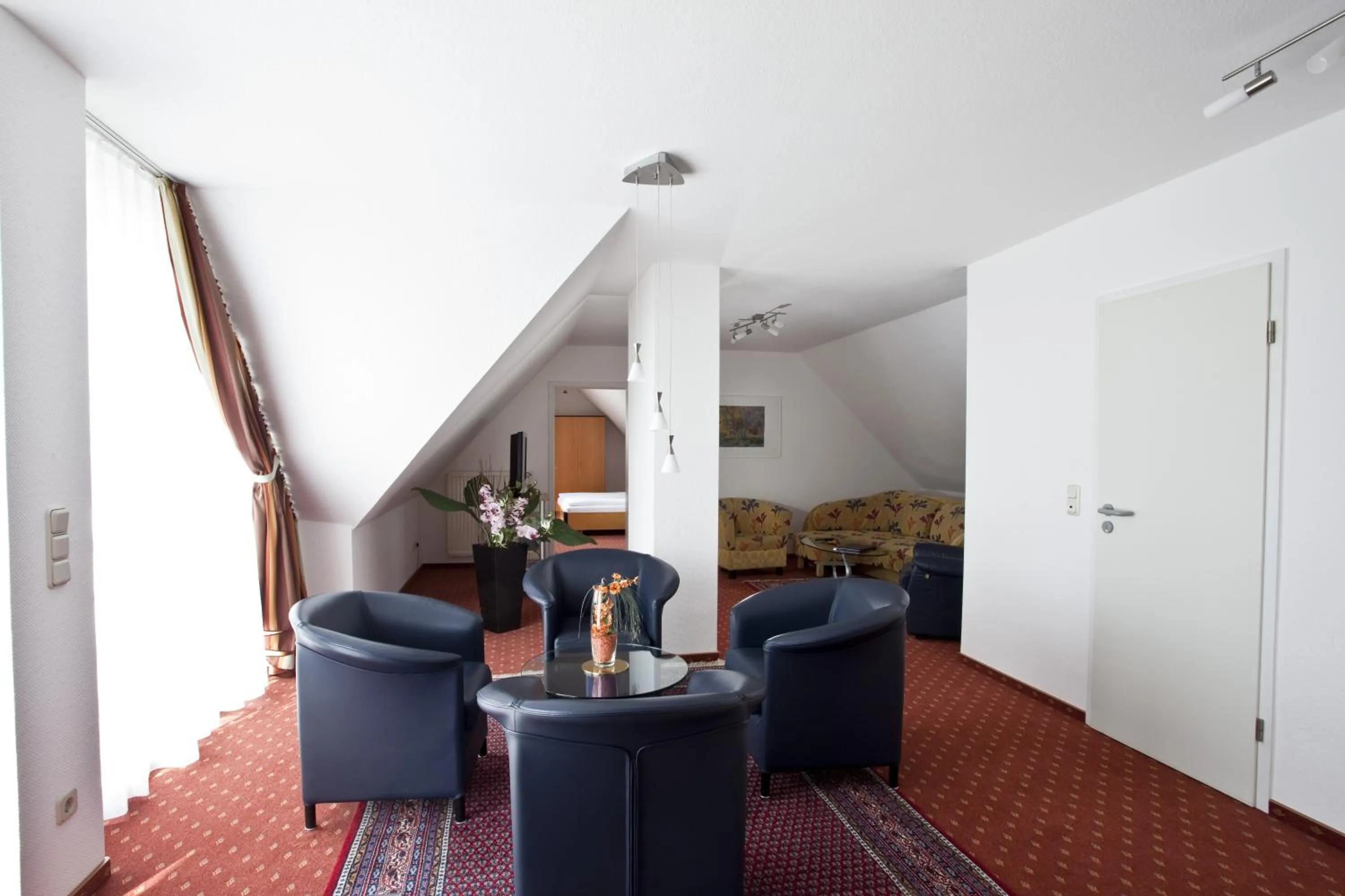 Restaurant/places to eat, Bed in Hotel Am Braunen Hirsch