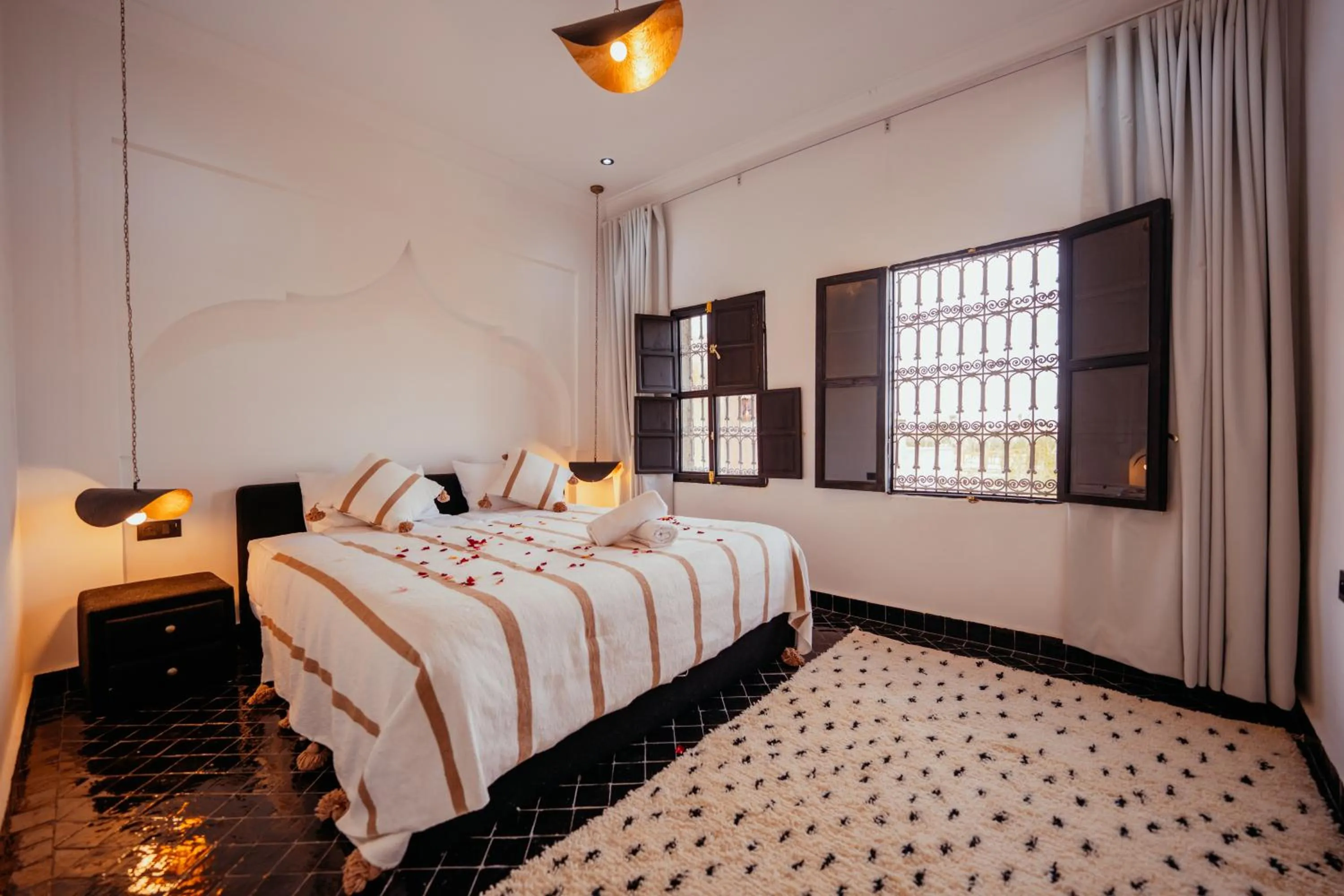 Photo of the whole room, Bed in Riad Agdal Royal & Spa