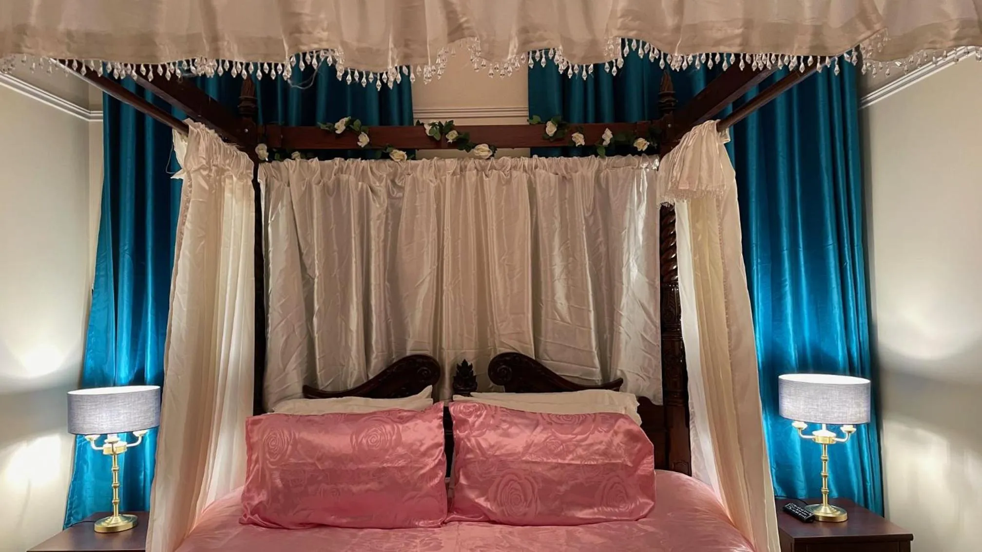 Bed in Inch Schoolhouse - Event Residence