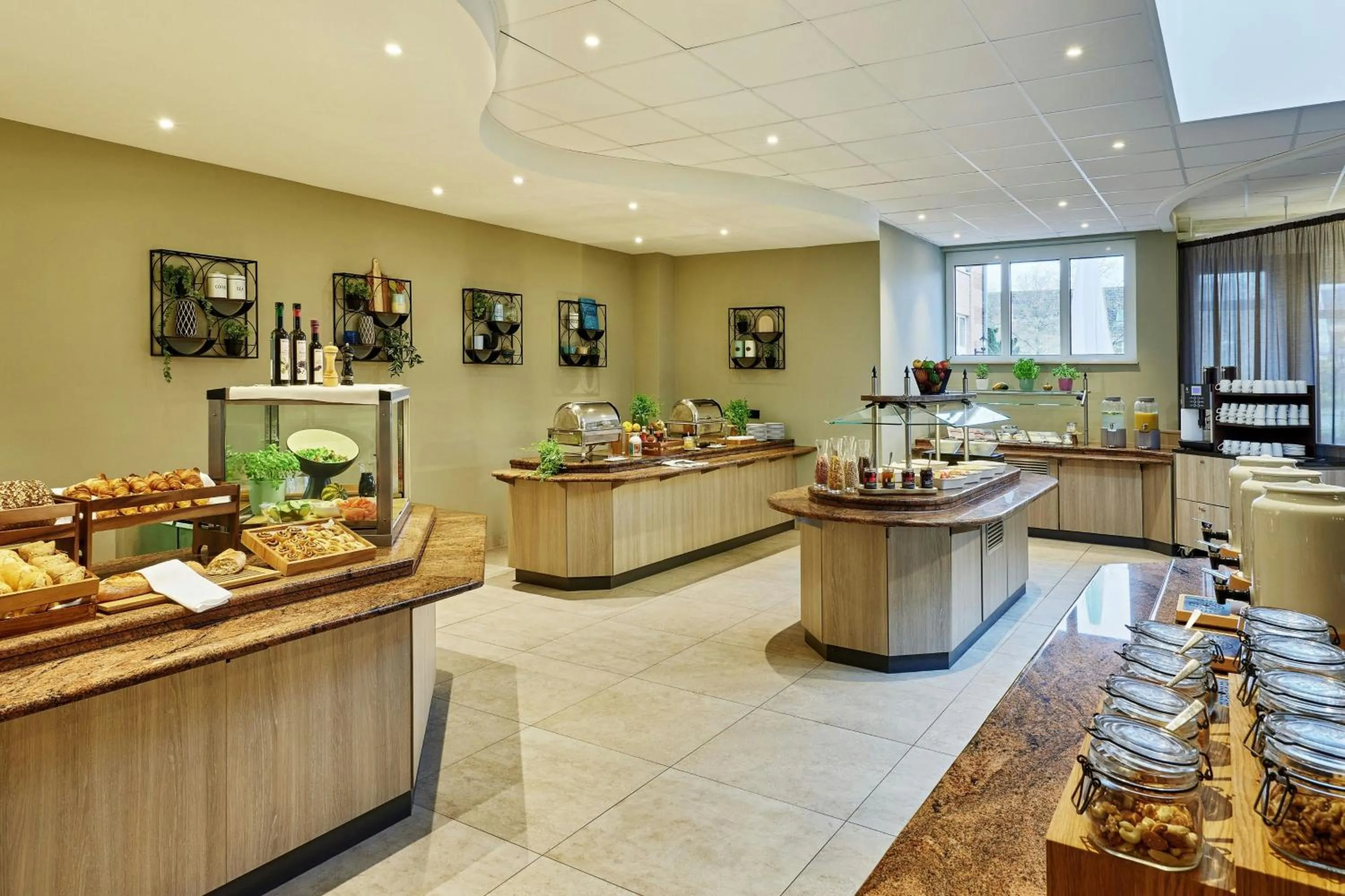 Breakfast in Courtyard by Marriott Schwerin