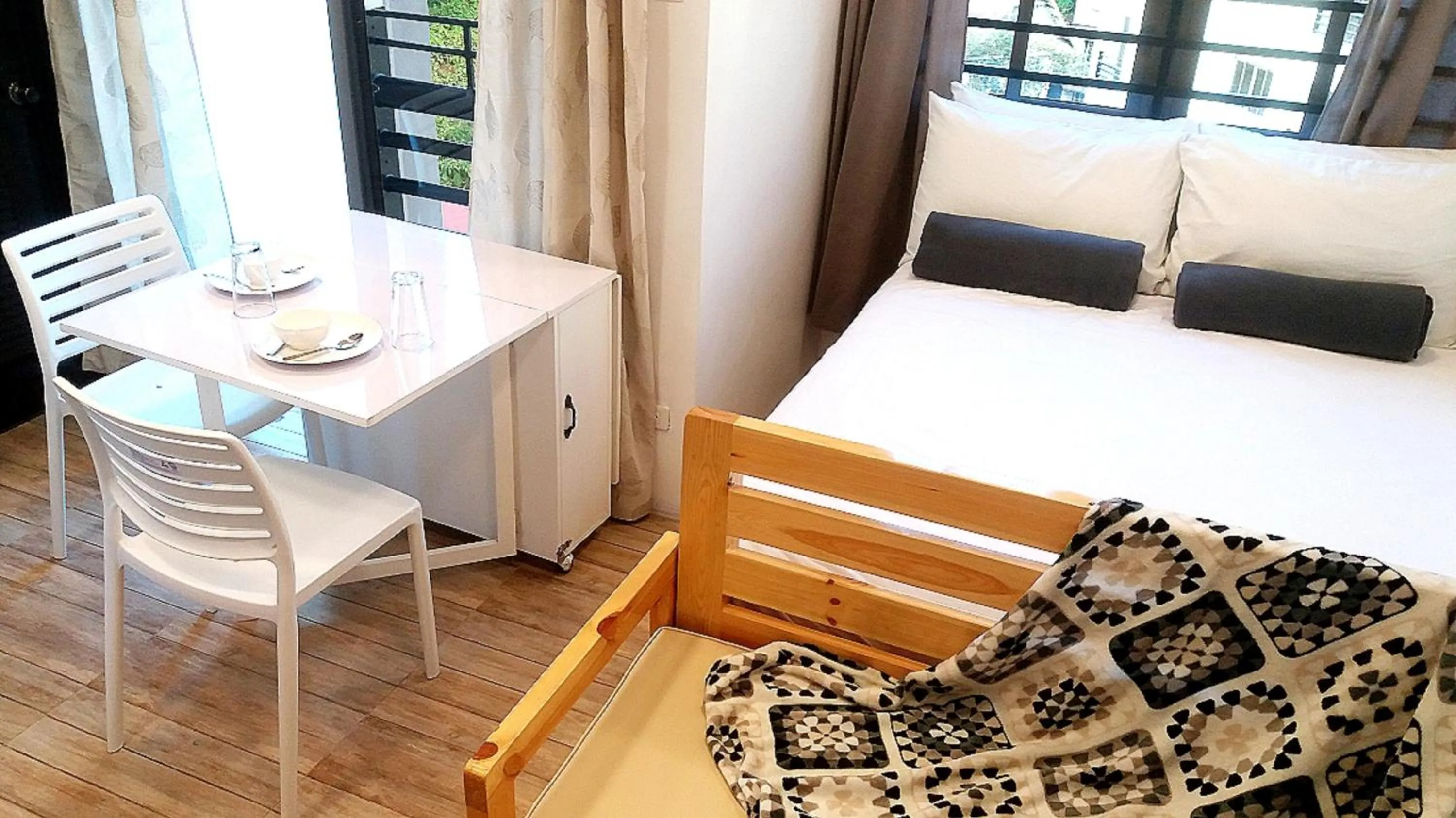 Bed in Mireya's Studio Condo at Goshen Towers - Session Road