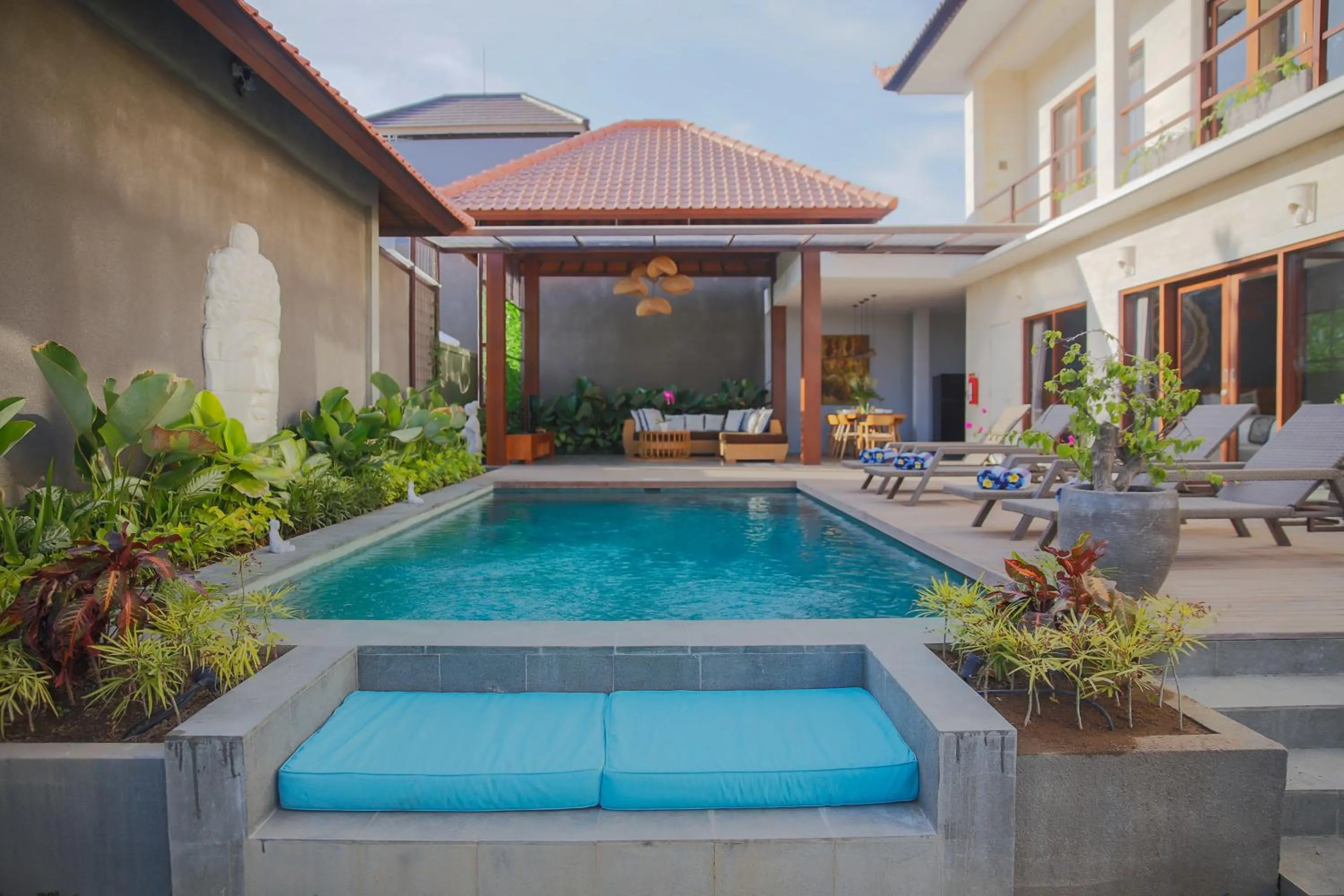 Swimming pool in Uwu Villas
