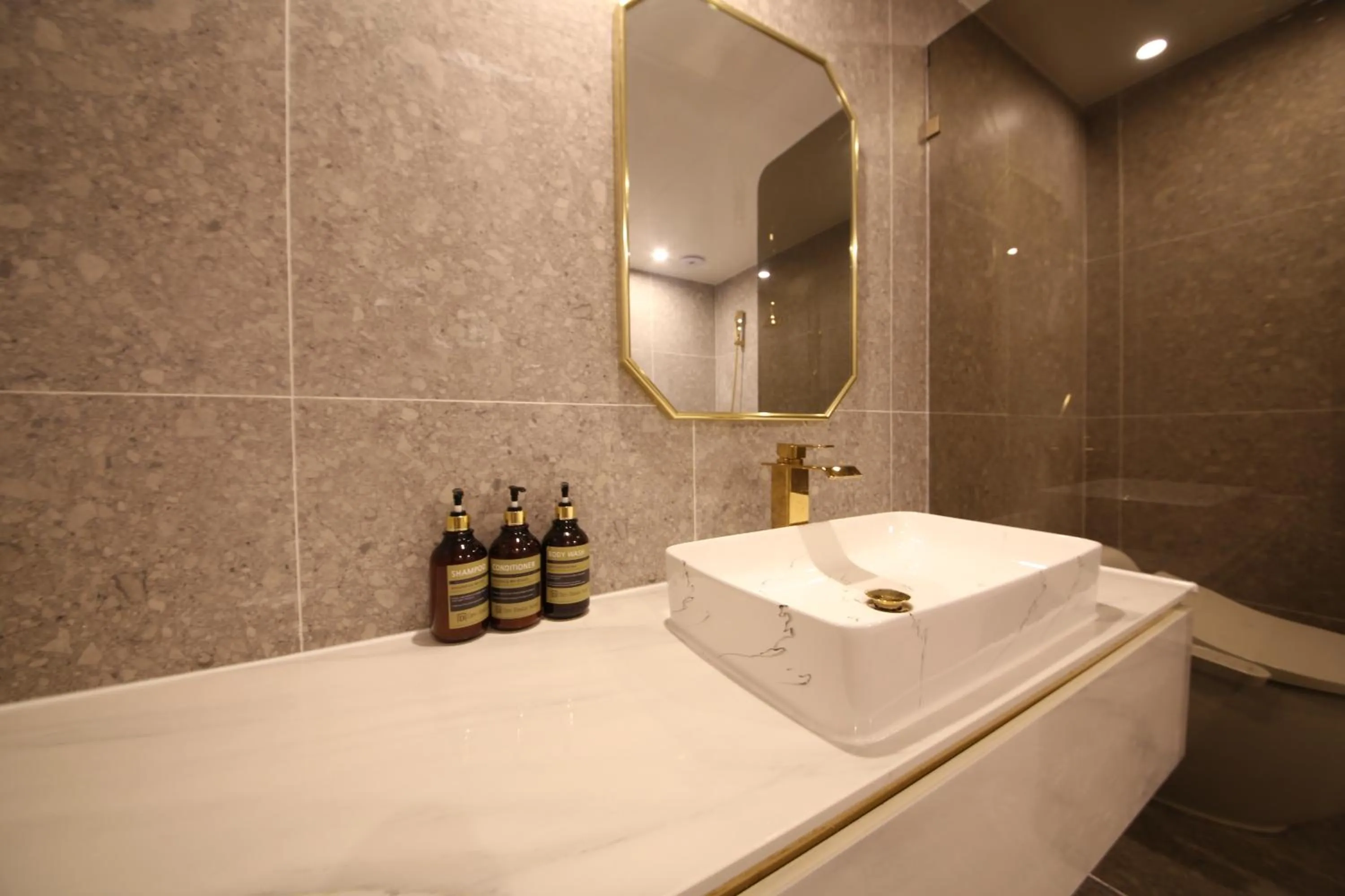 Bathroom in Den Basta Hotel