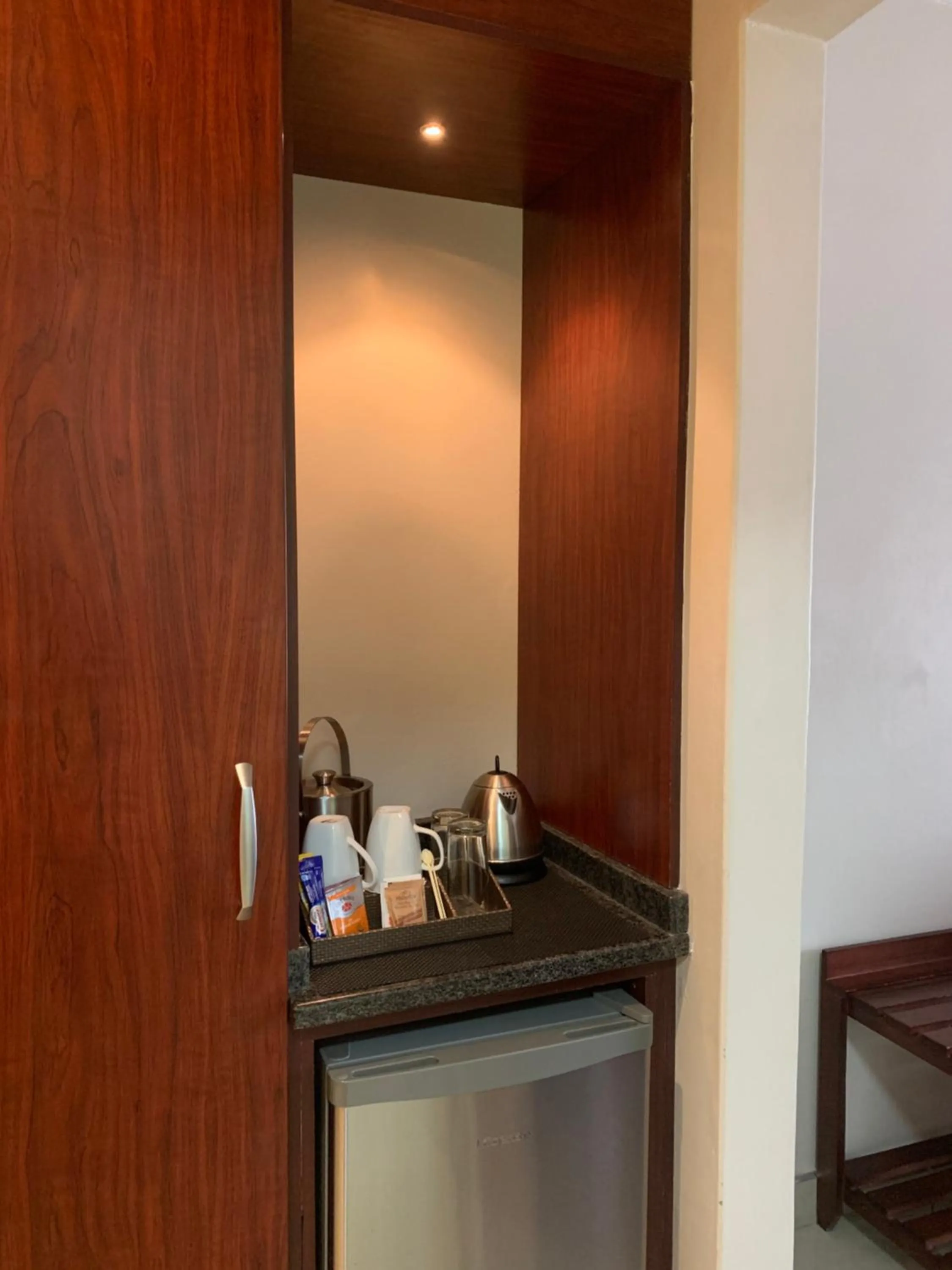 Coffee/tea facilities in Royal Hotel