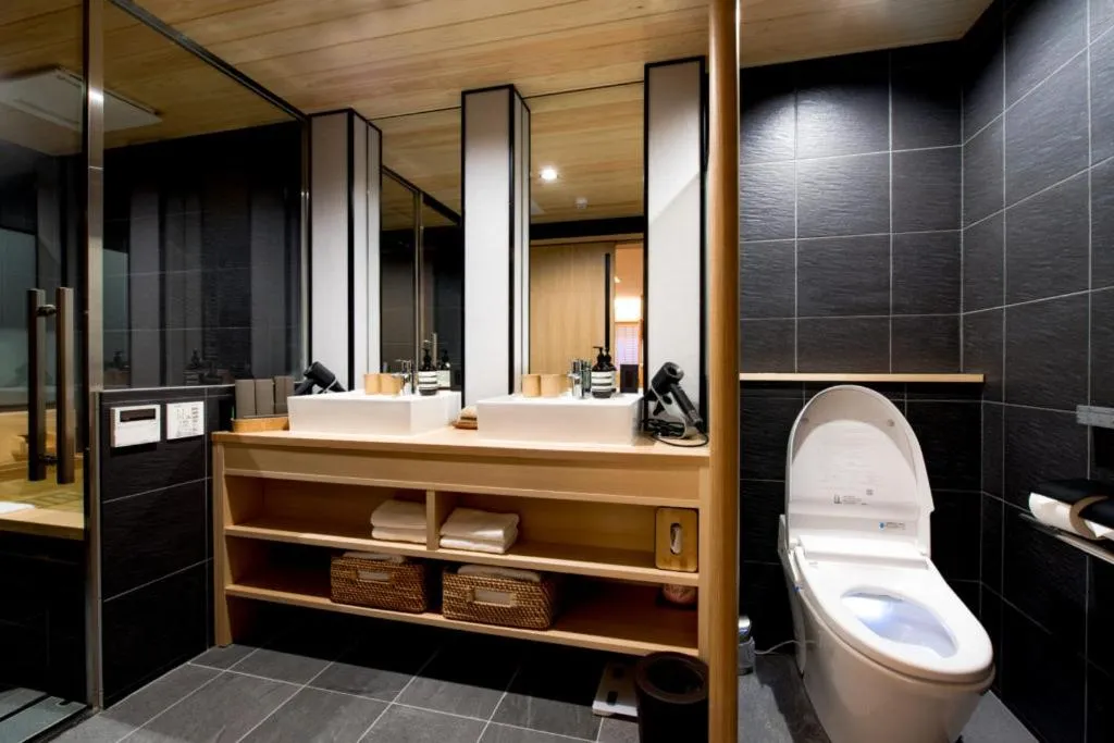 Toilet in Ishibekoji Muan