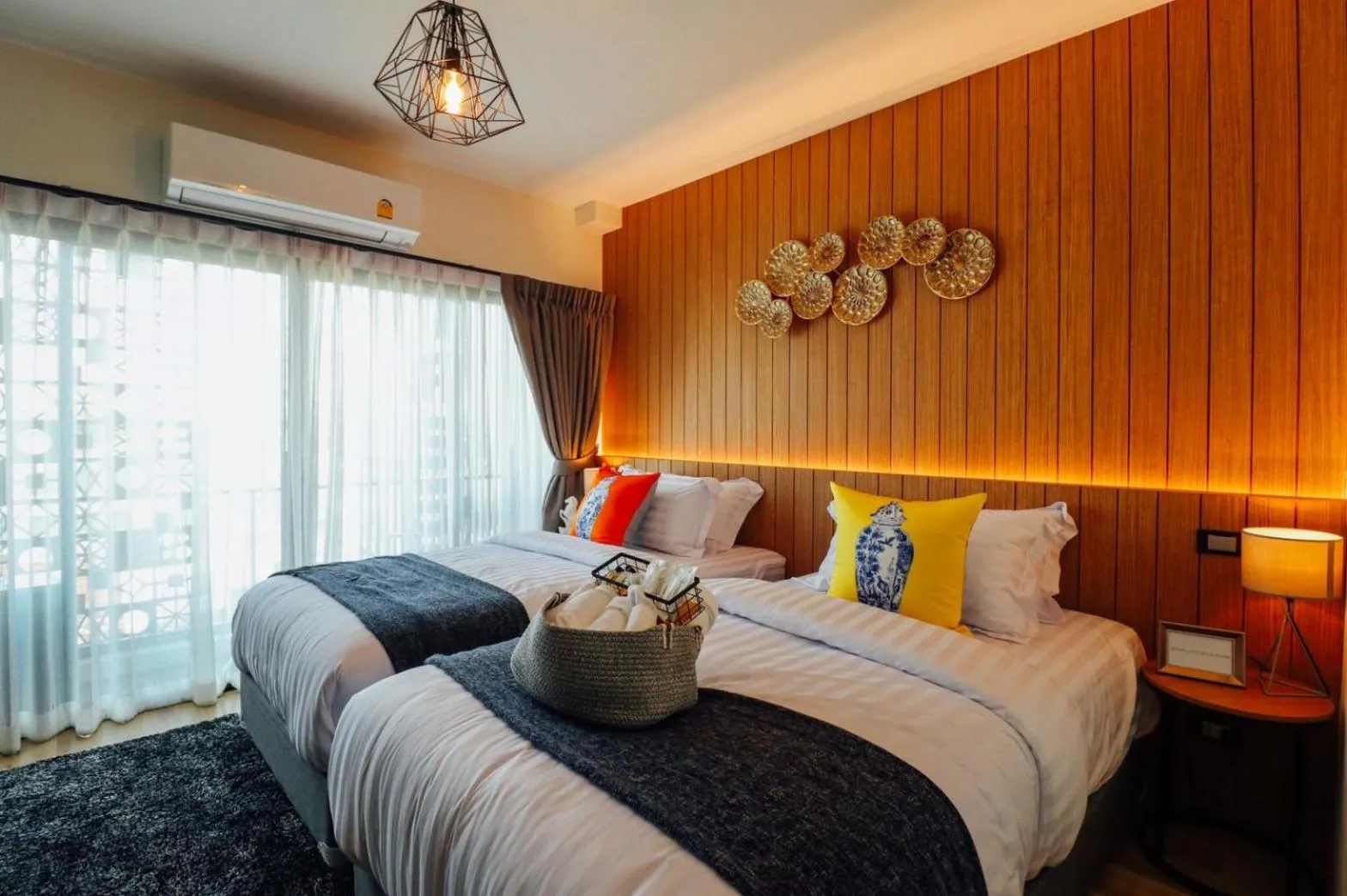 Tree​ for​ rest​ poshtel