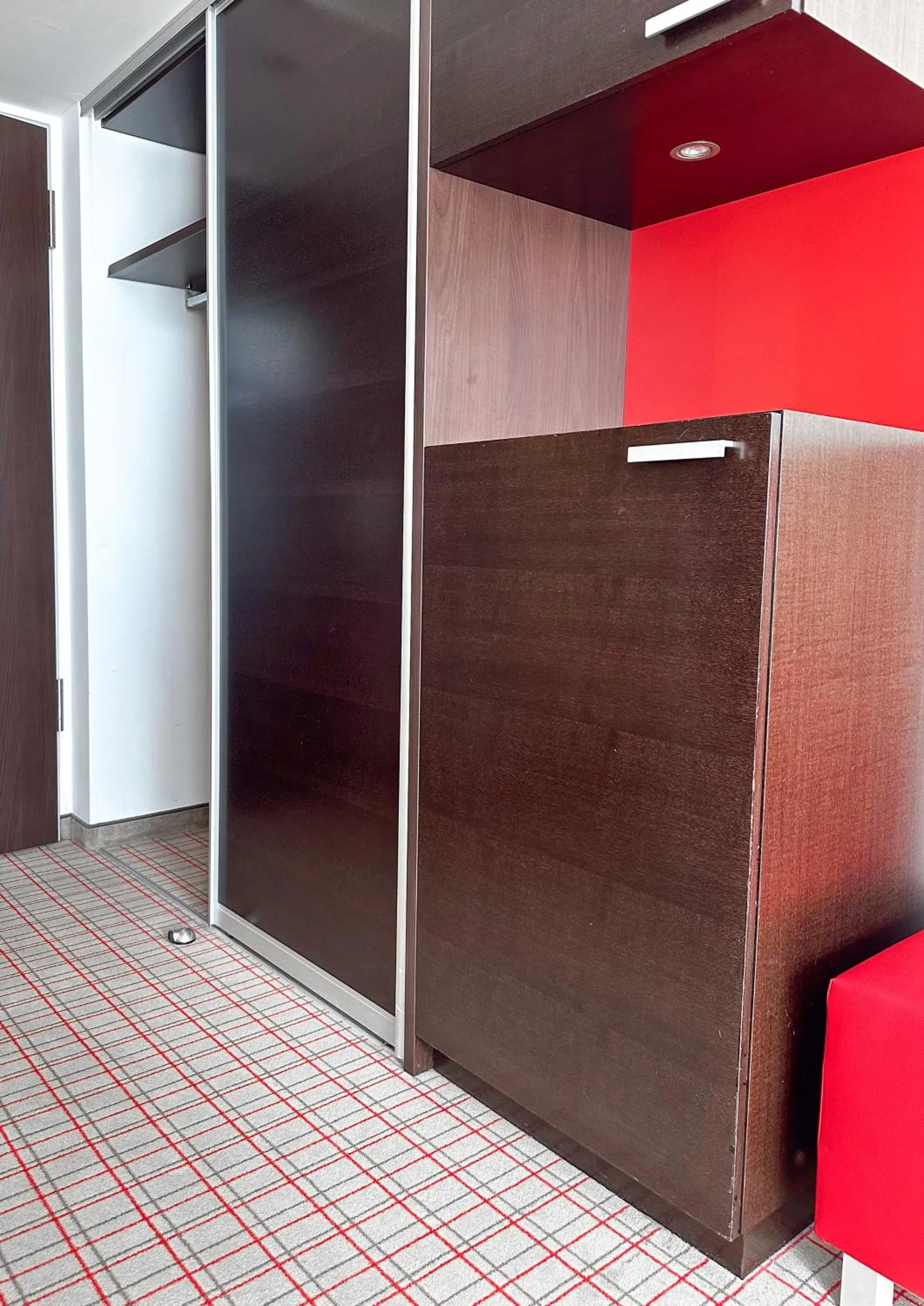 wardrobe in Feringapark Hotel by Coffee Fellows Hotels