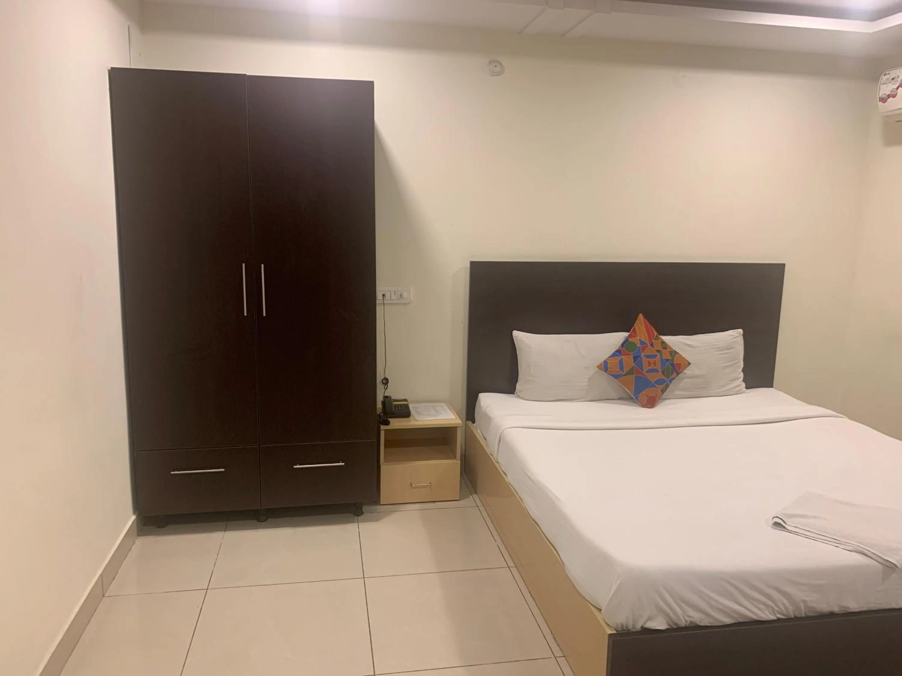 Bed in Hotel Siri Inn