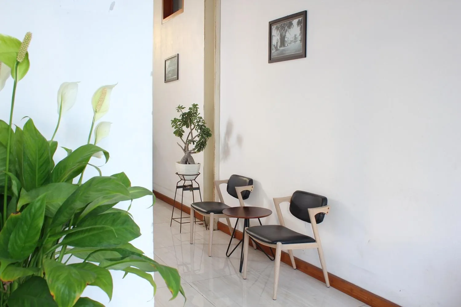 Seating area in Hotel Radyoharto Mallioboro Yogyakarta