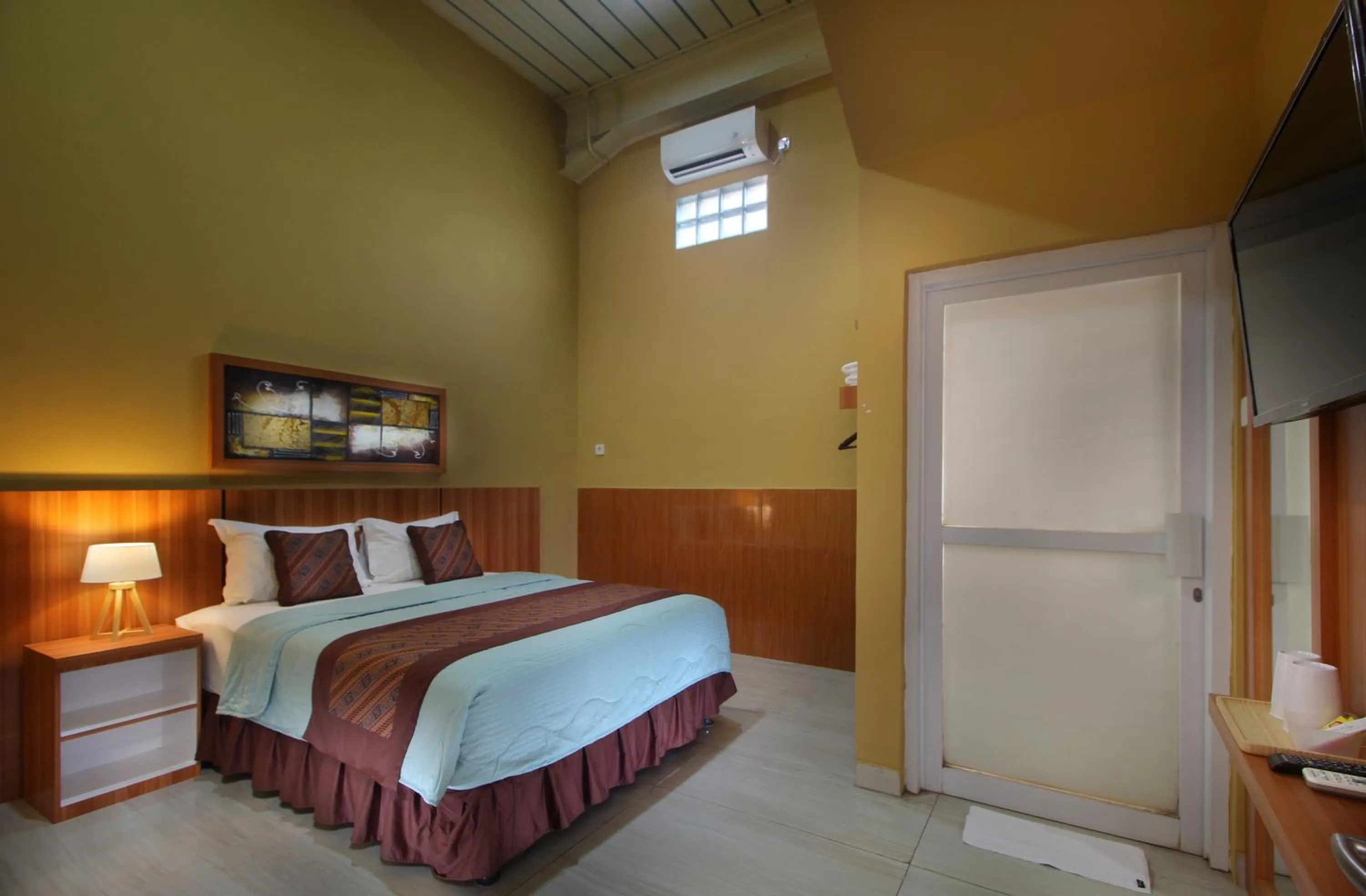 Bed in Hotel Radyoharto Mallioboro Yogyakarta