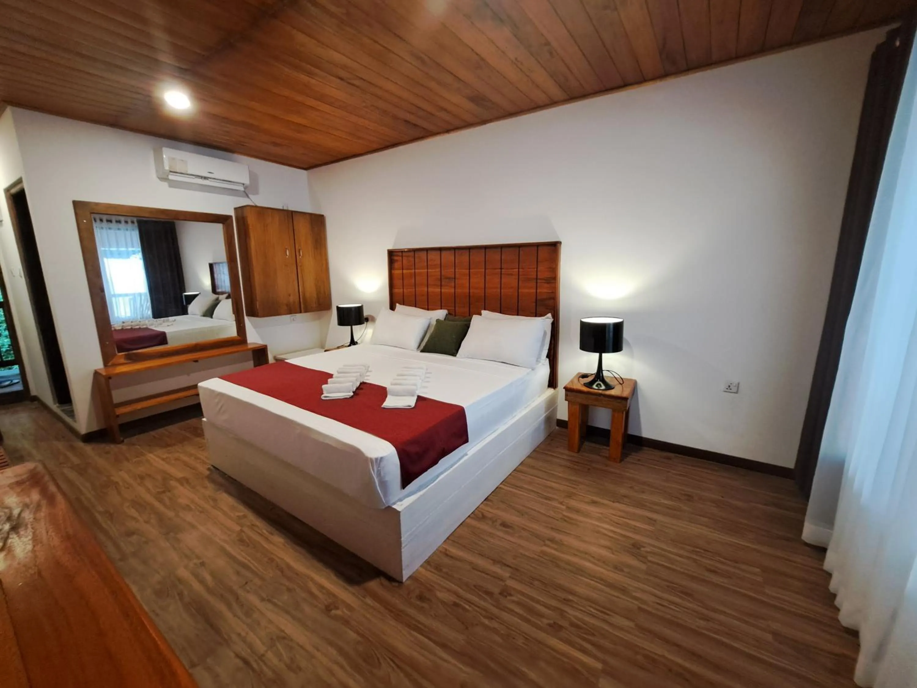 Photo of the whole room, Bed in One World Mirissa