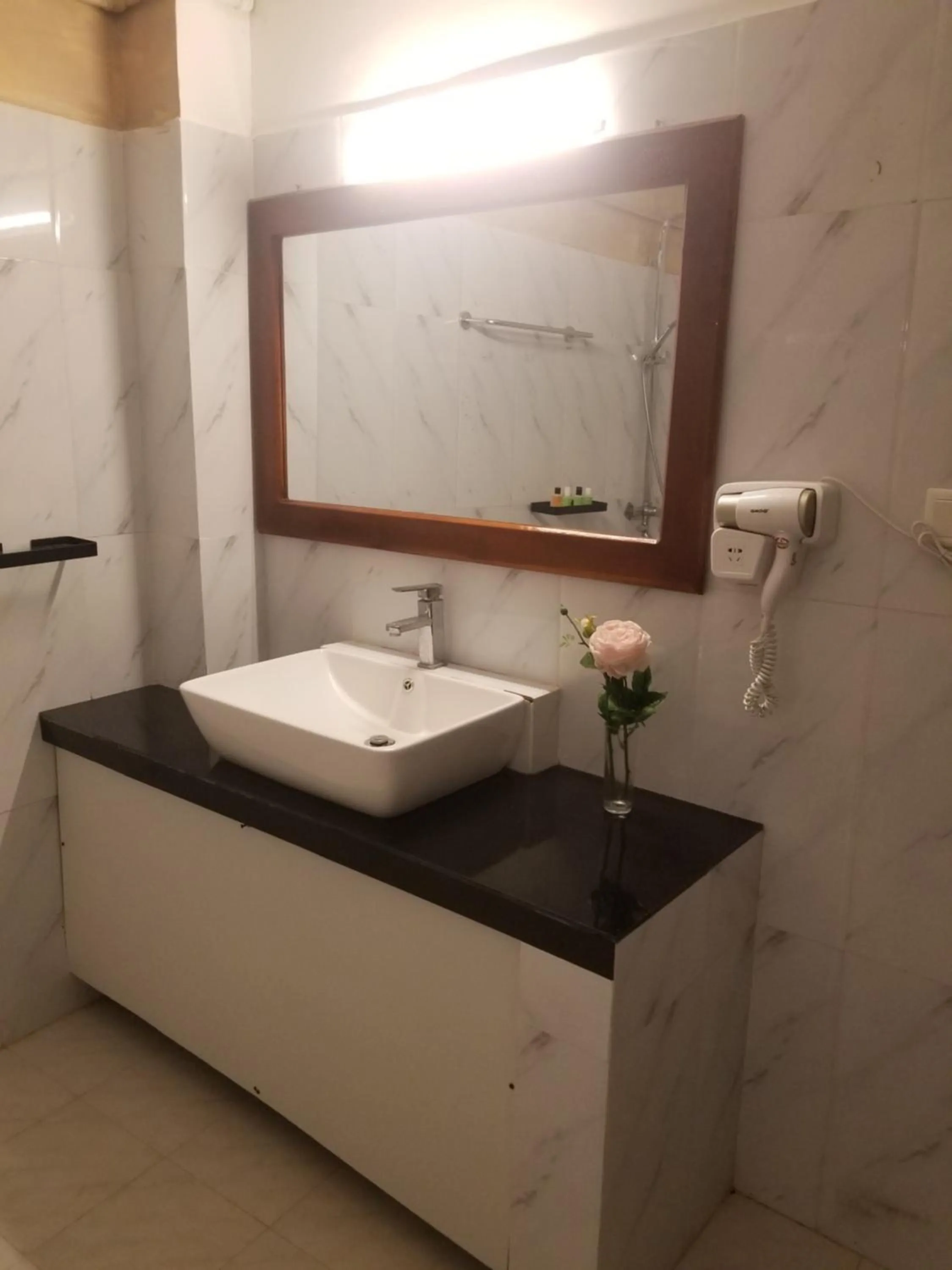 Bathroom in One World Mirissa