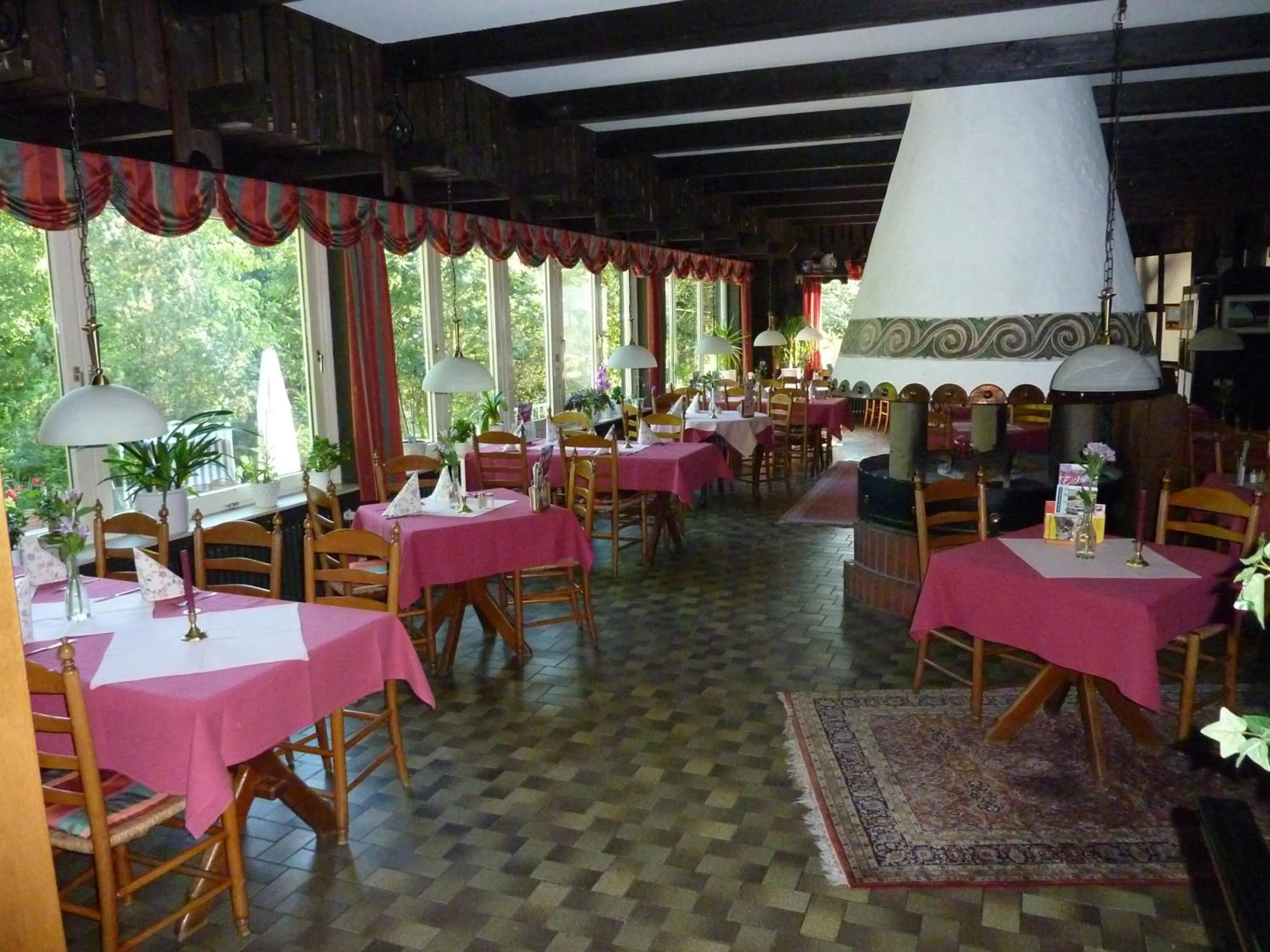 Restaurant/places to eat in Akzent Hotel Zur Wasserburg - Hotel Garni bed & breakfast