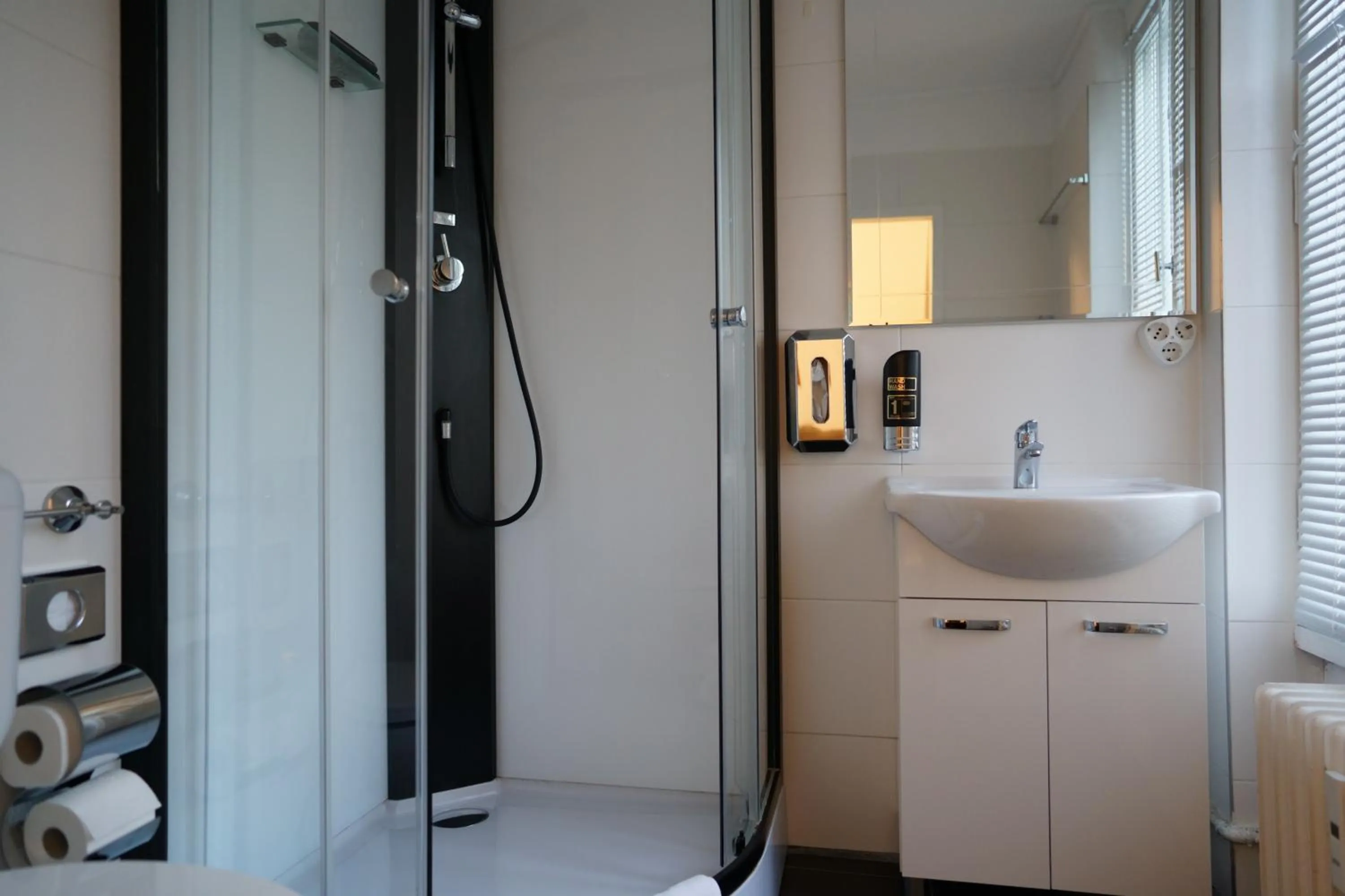 Bathroom in City Pension Berlin