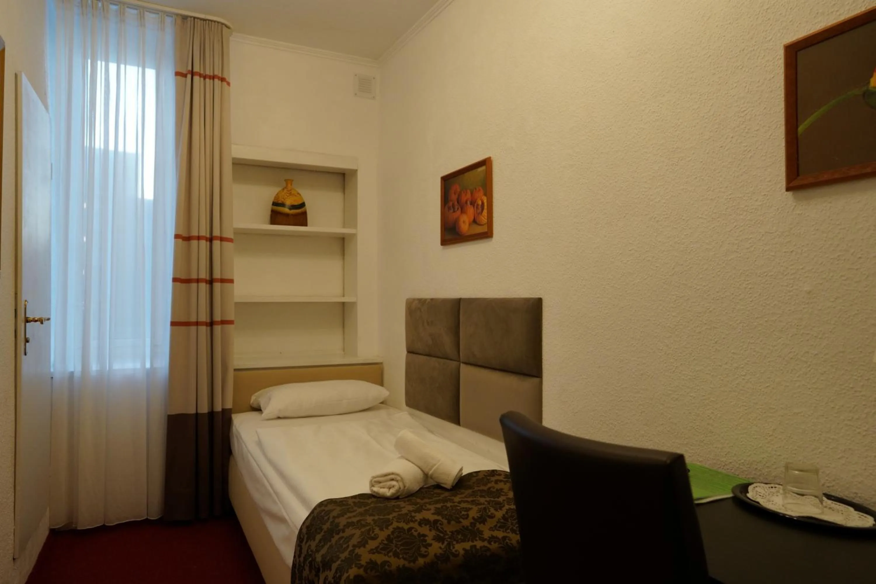 Photo of the whole room, Bed in City Pension Berlin