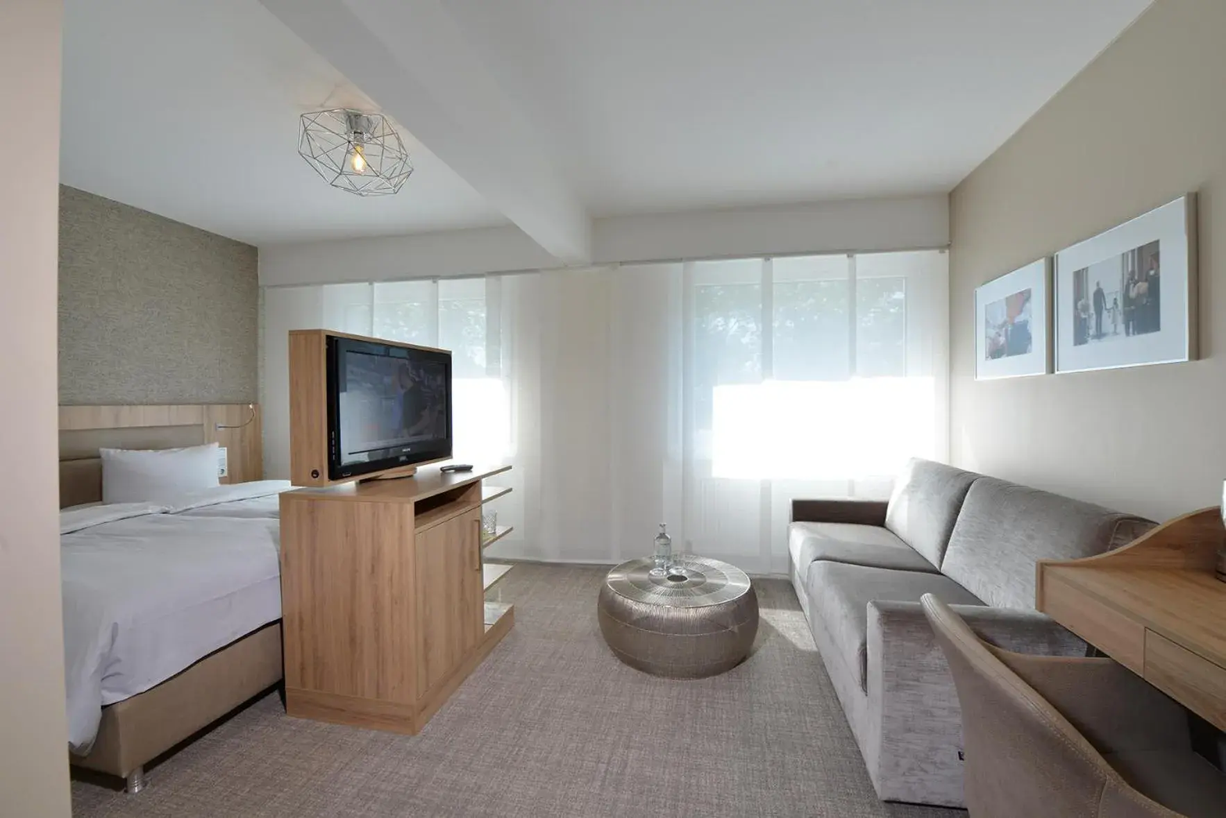 Photo of the whole room, Bed in Parkhotel Oberhausen Photo of the whole room, Bed in Parkhotel Oberhausen