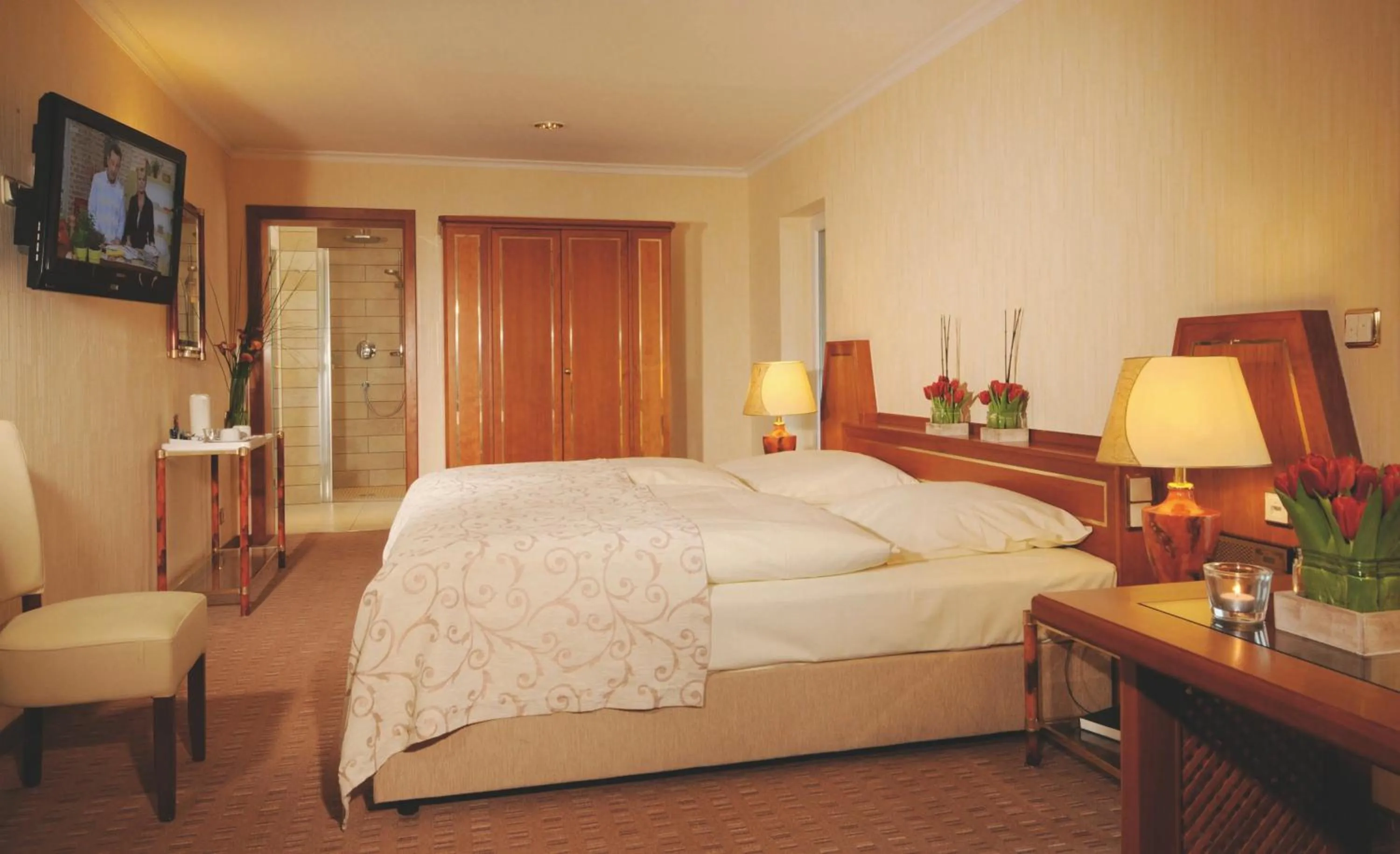 Photo of the whole room, Bed in Parkhotel Oberhausen