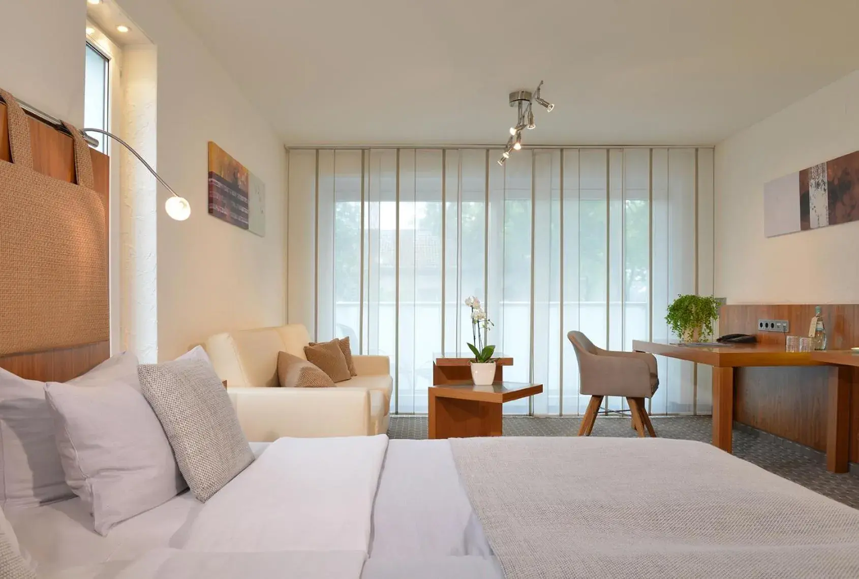 Photo of the whole room, Bed in Parkhotel Oberhausen Photo of the whole room, Bed in Parkhotel Oberhausen