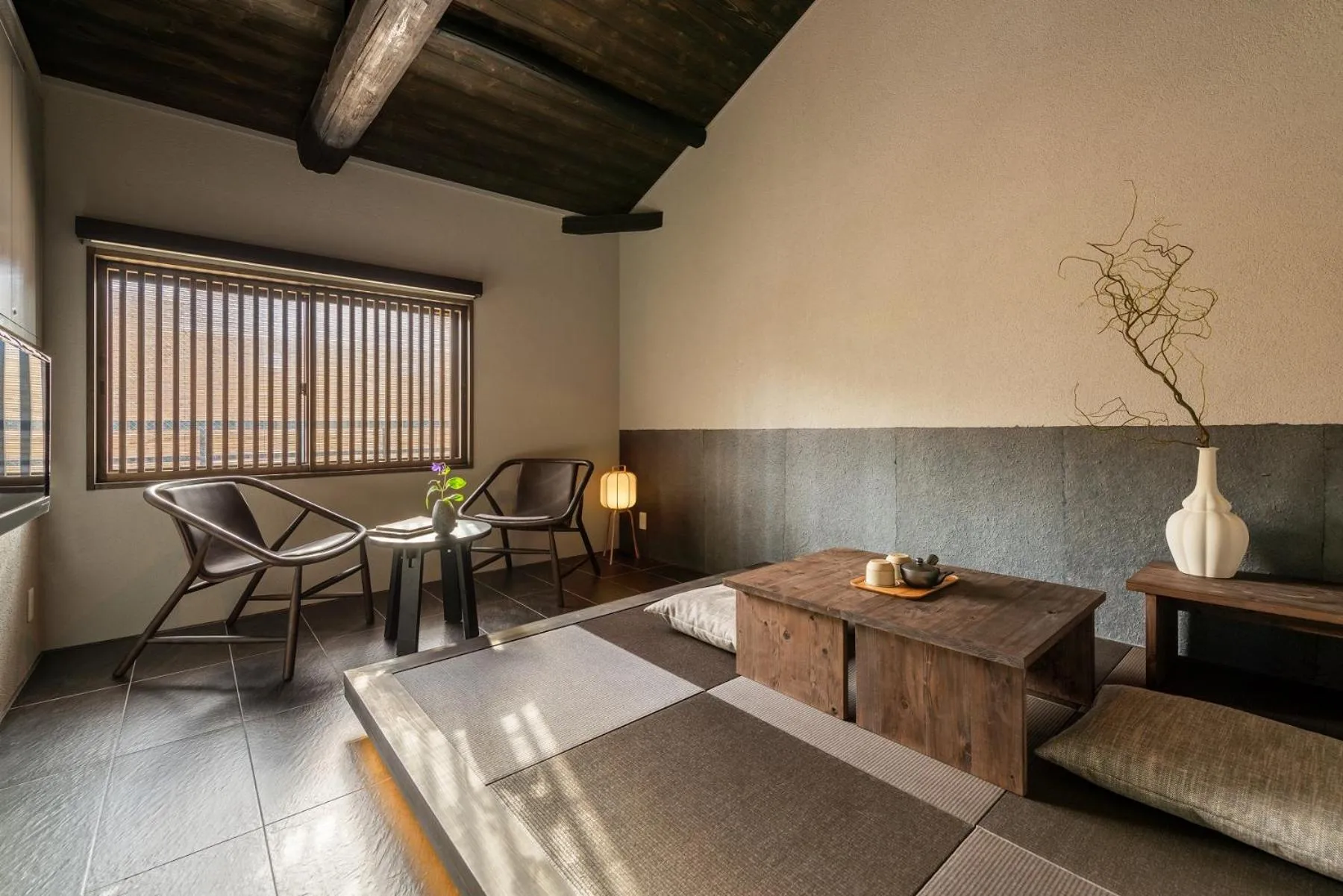 Photo of the whole room in Nazuna Kyoto Tsubaki St.