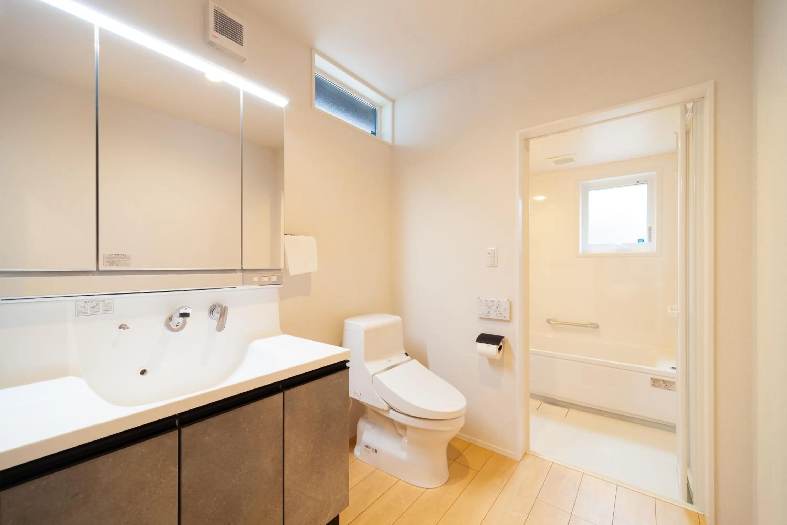 Bathroom in Villa Rochalie by HHG