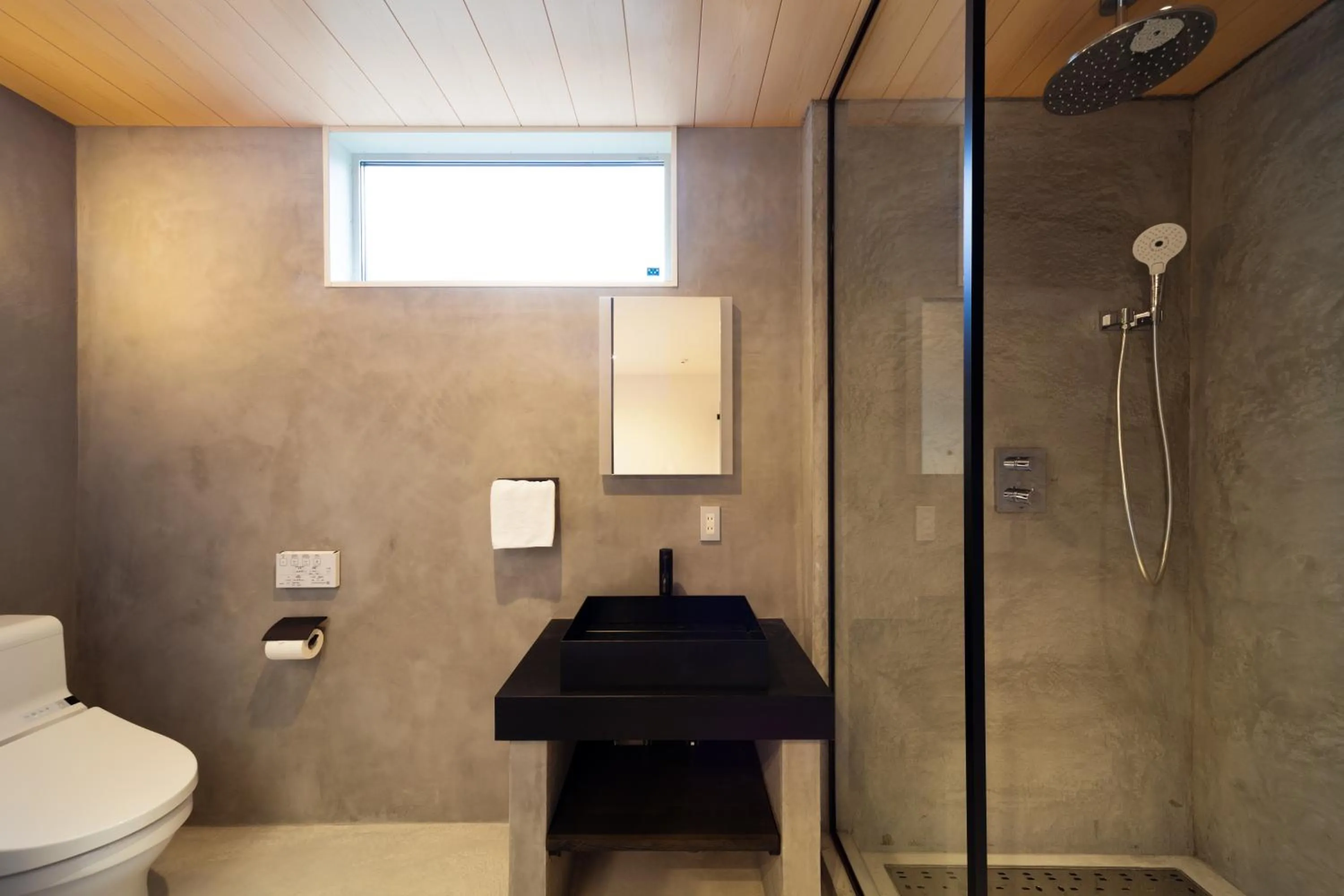 Shower in Villa Rochalie by HHG