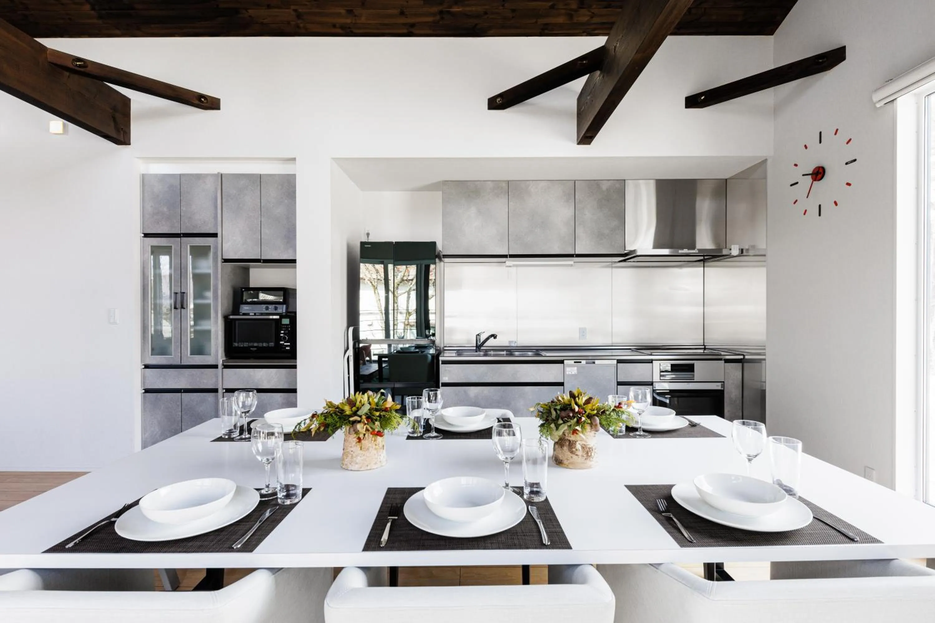 Dining area in Villa Rochalie by HHG