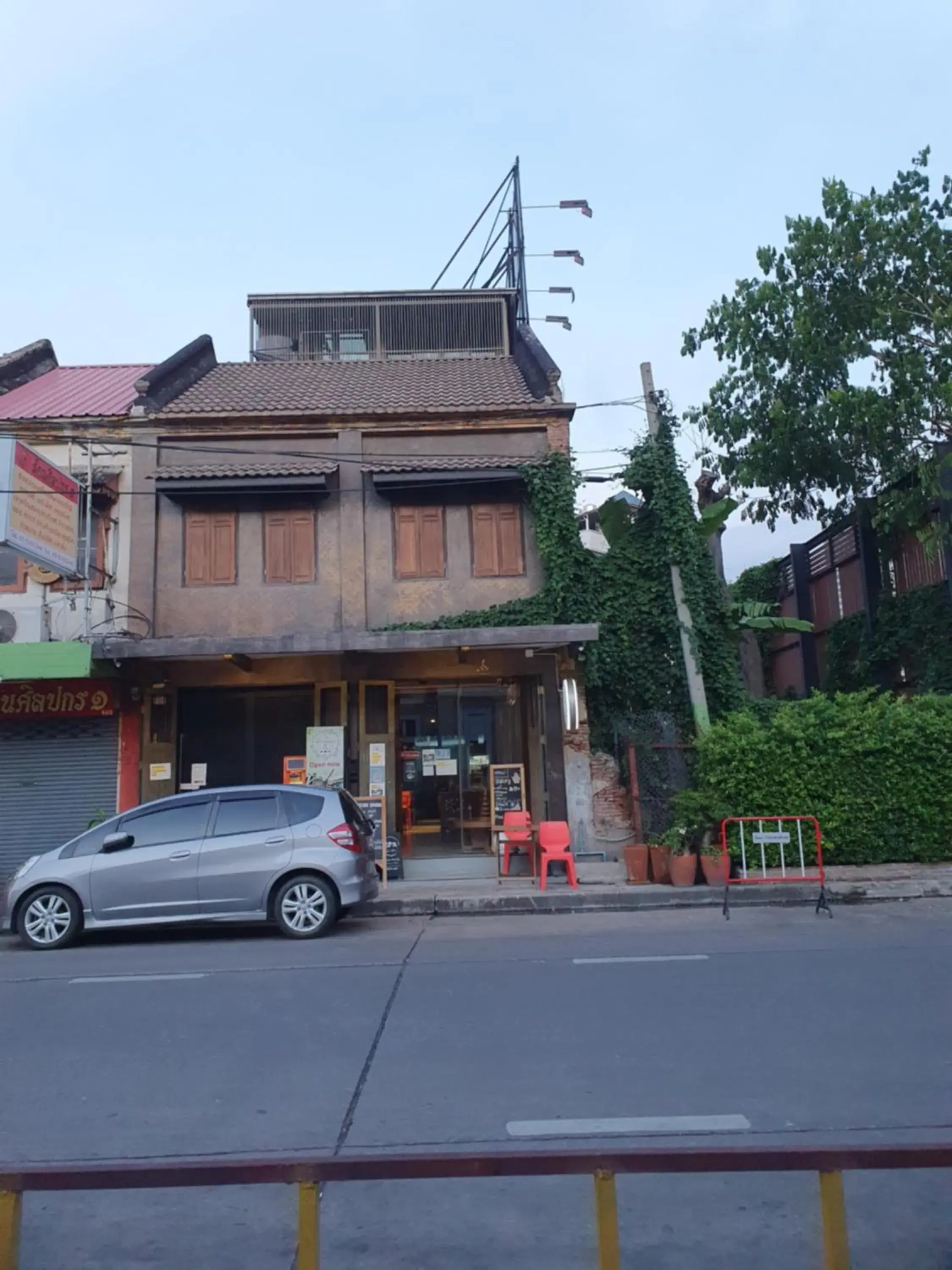 Baan Wualamphong บ้านวัวลำพอง Baan Wualamphong บ้านวัวลำพอง