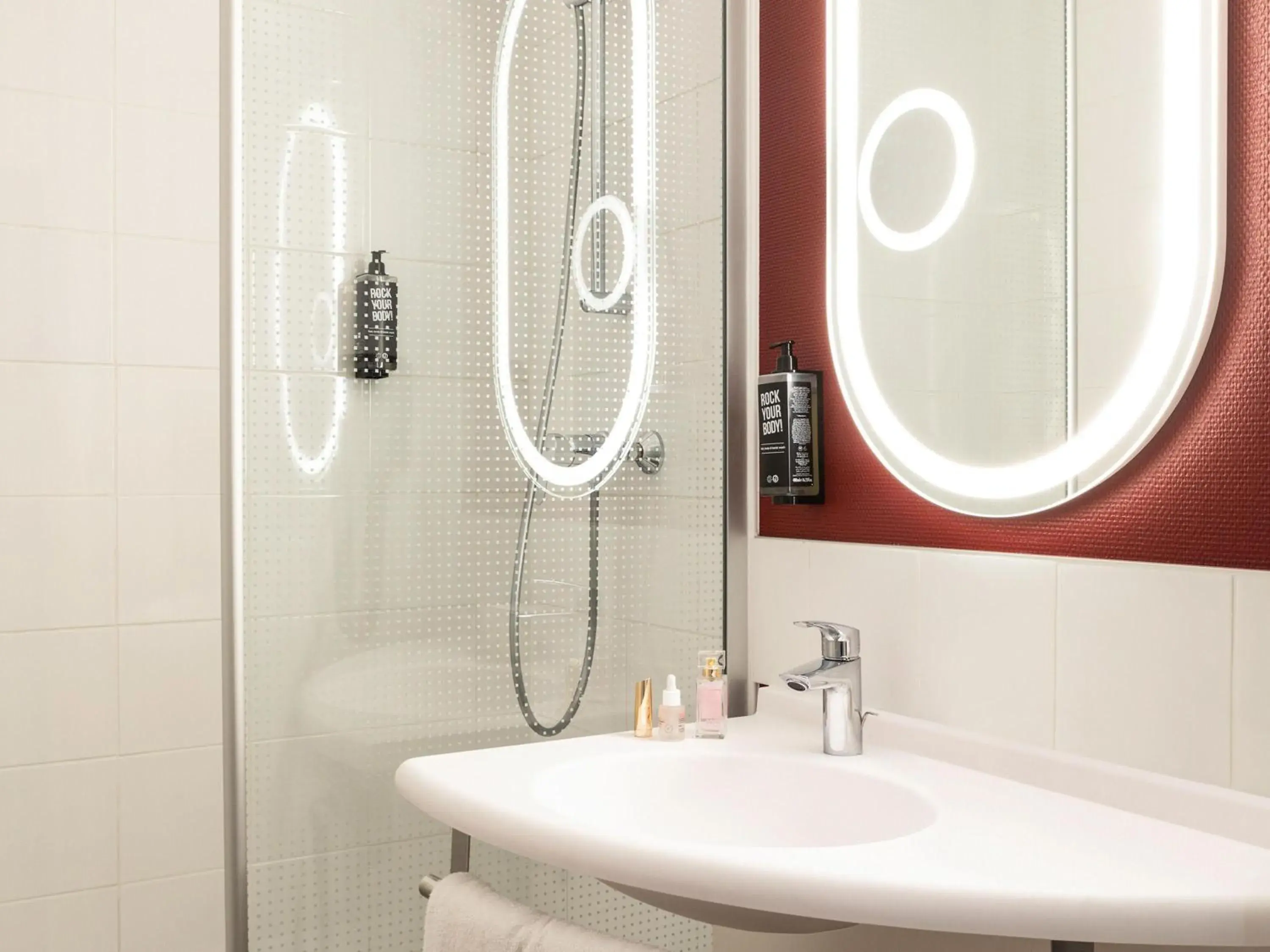 Bedroom in ibis Paris porte de Bercy Bedroom in ibis Paris porte de Bercy