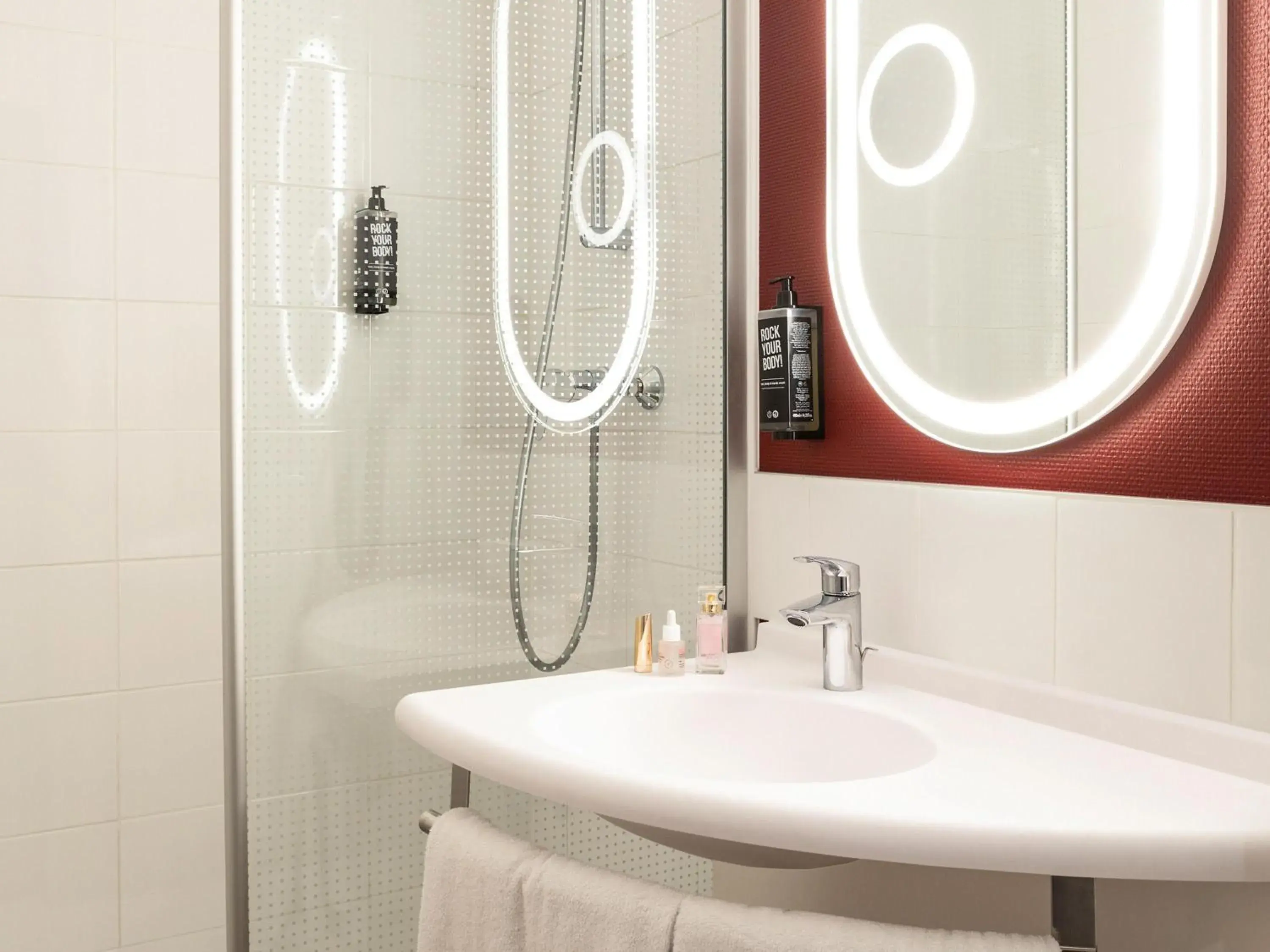 Bedroom in ibis Paris porte de Bercy Bedroom in ibis Paris porte de Bercy