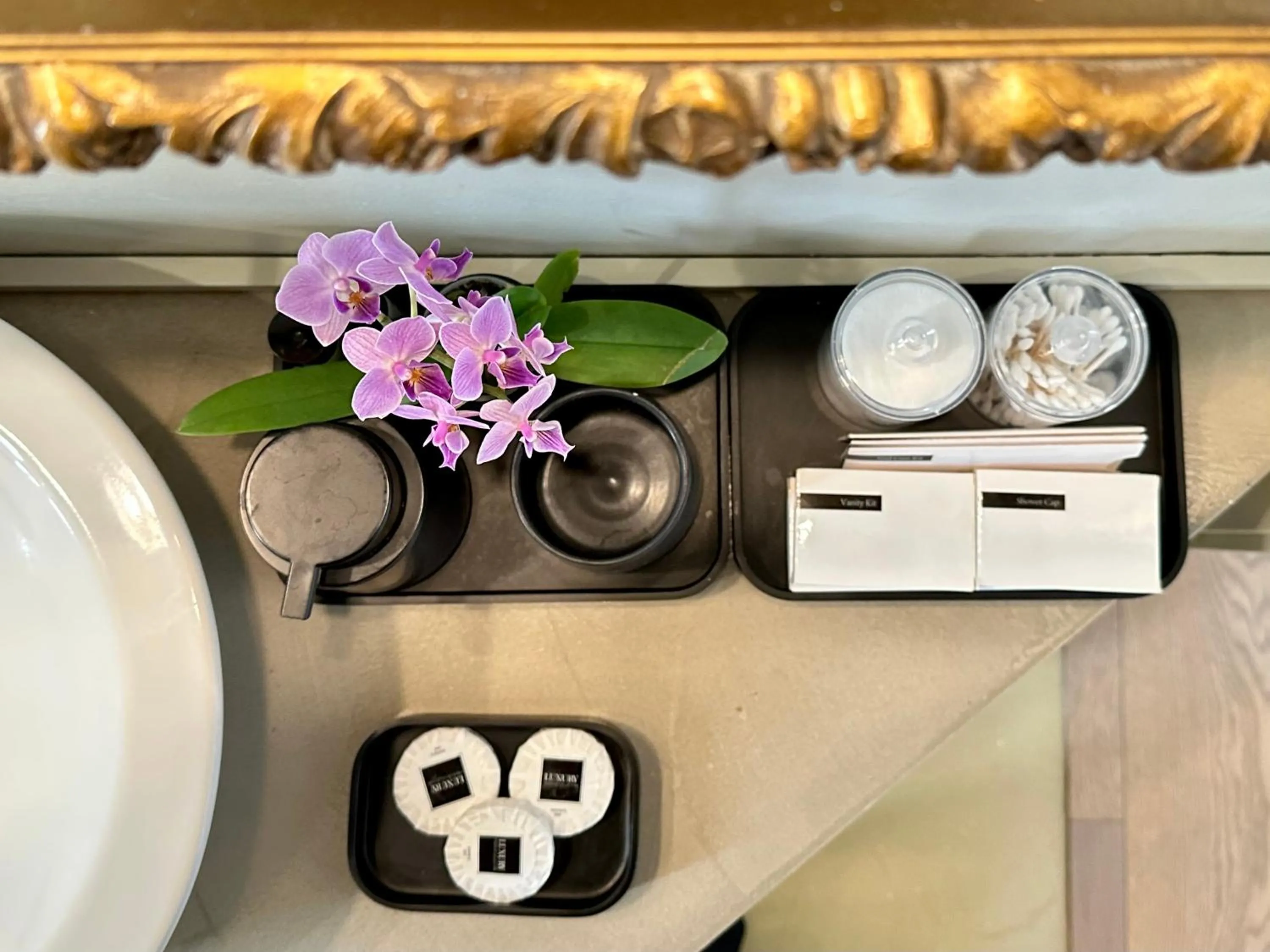 Bathroom in Lily Pads -Elegant apartment- in the city center