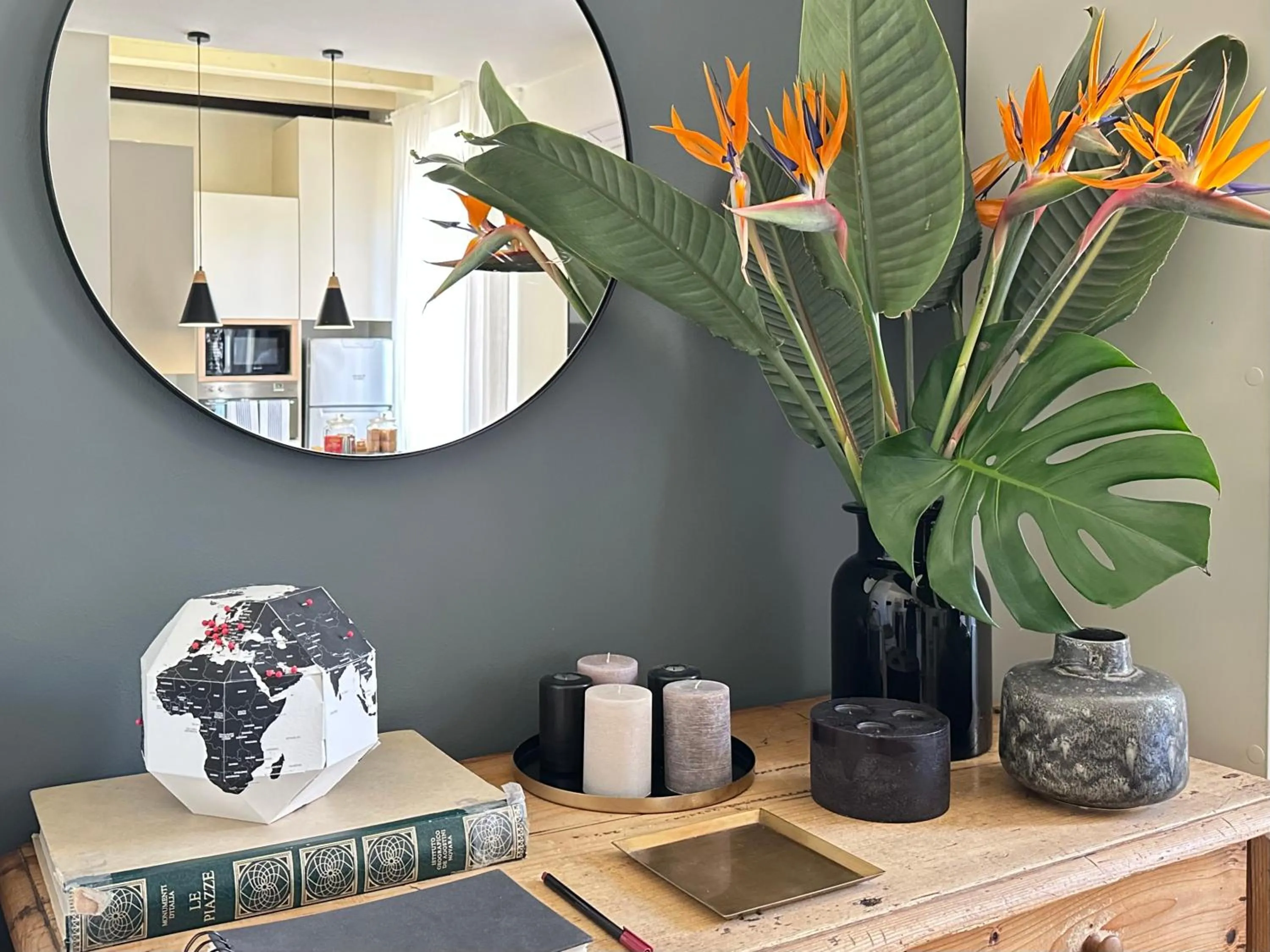 Lounge or bar in Lily Pads -Elegant apartment- in the city center