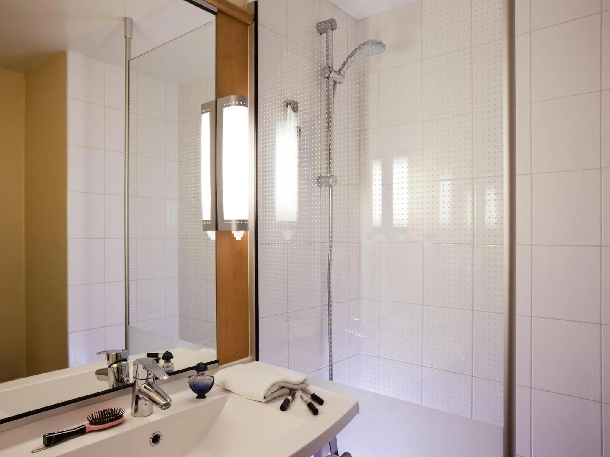 Bedroom in Ibis Provins