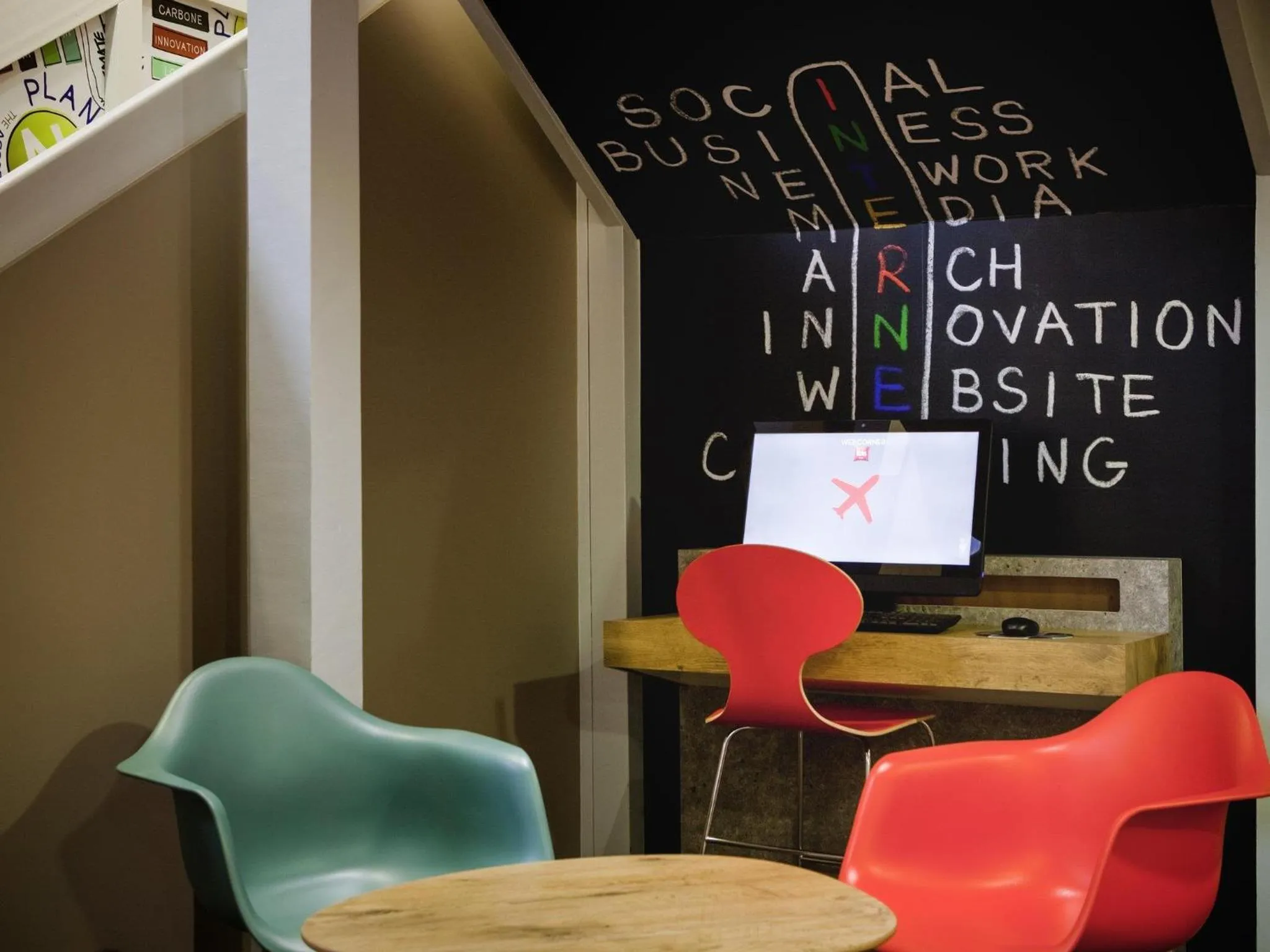 Lounge or bar in Ibis Provins