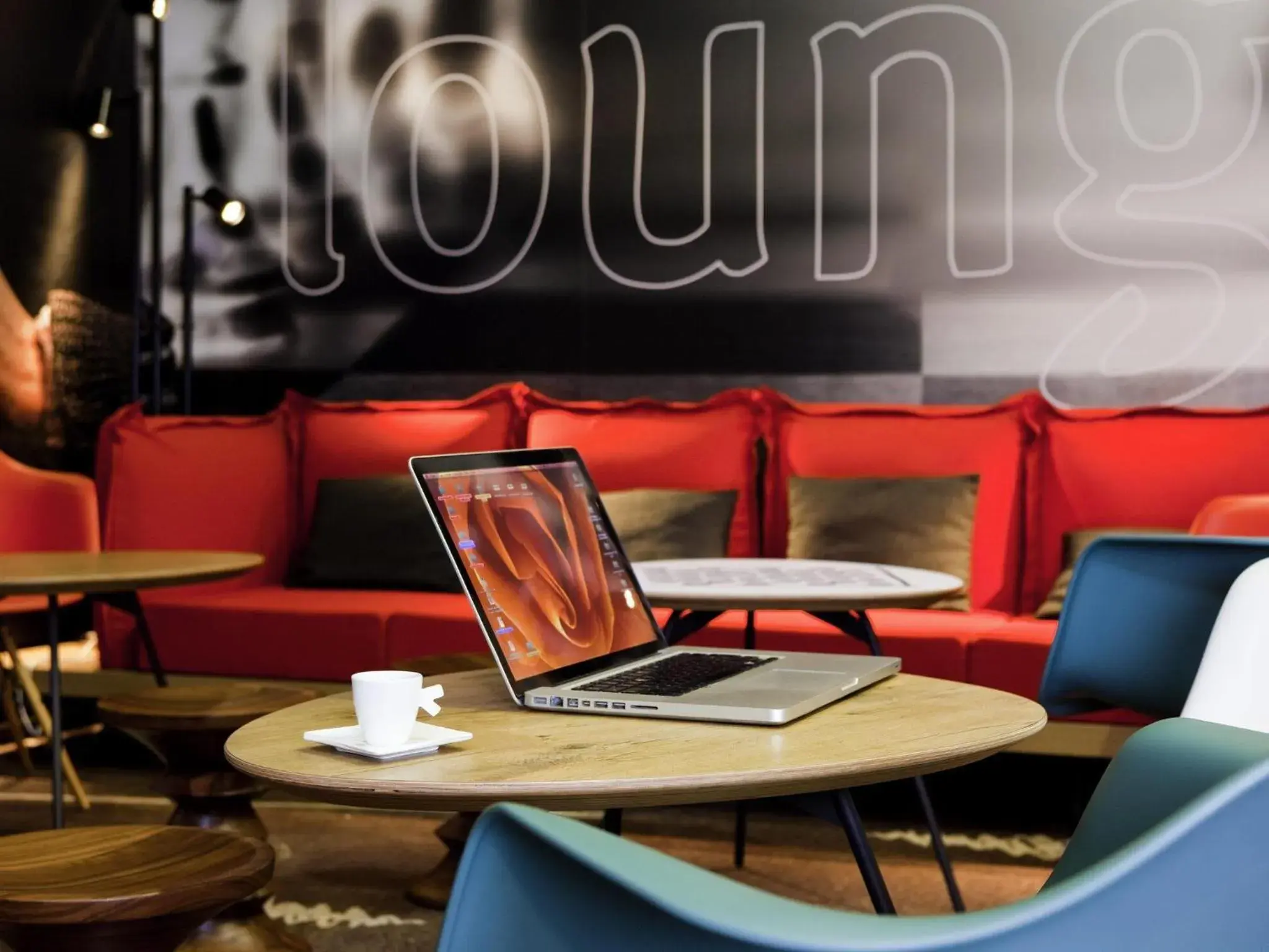 Lounge or bar in Ibis Provins Lounge or bar in Ibis Provins