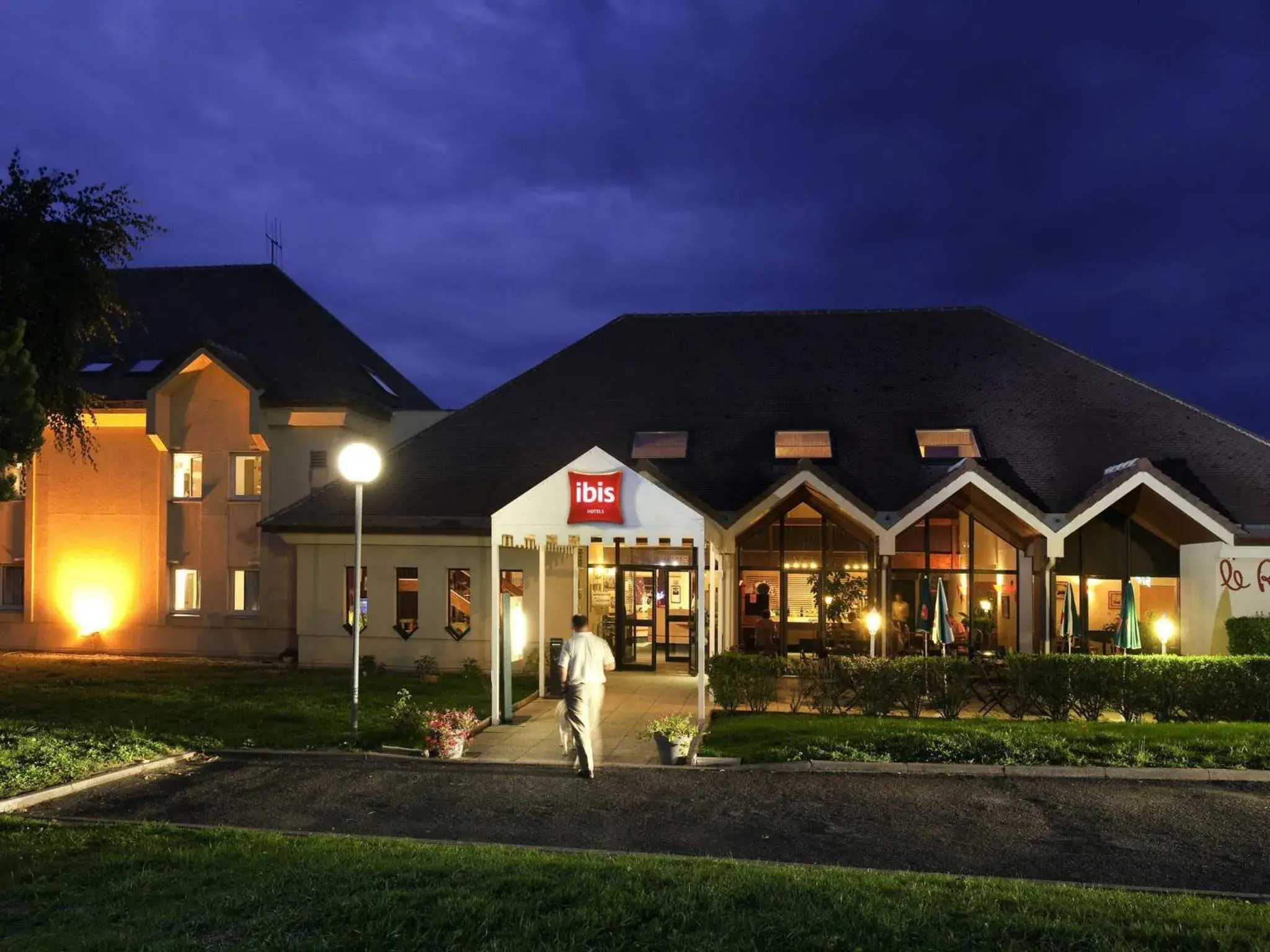 Property building in Ibis Provins Property building in Ibis Provins