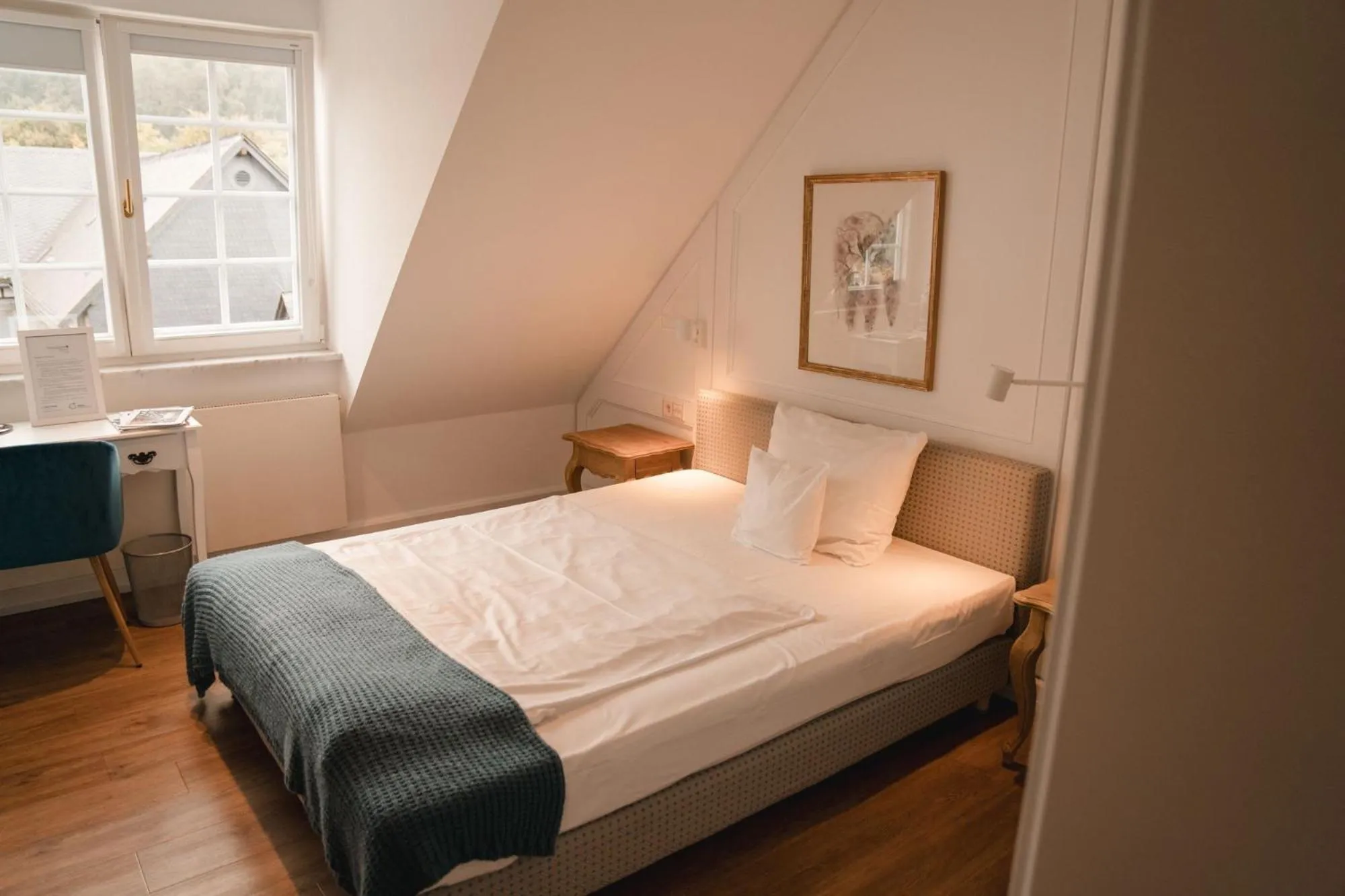 Bed in Hotel Hofgut Georgenthal