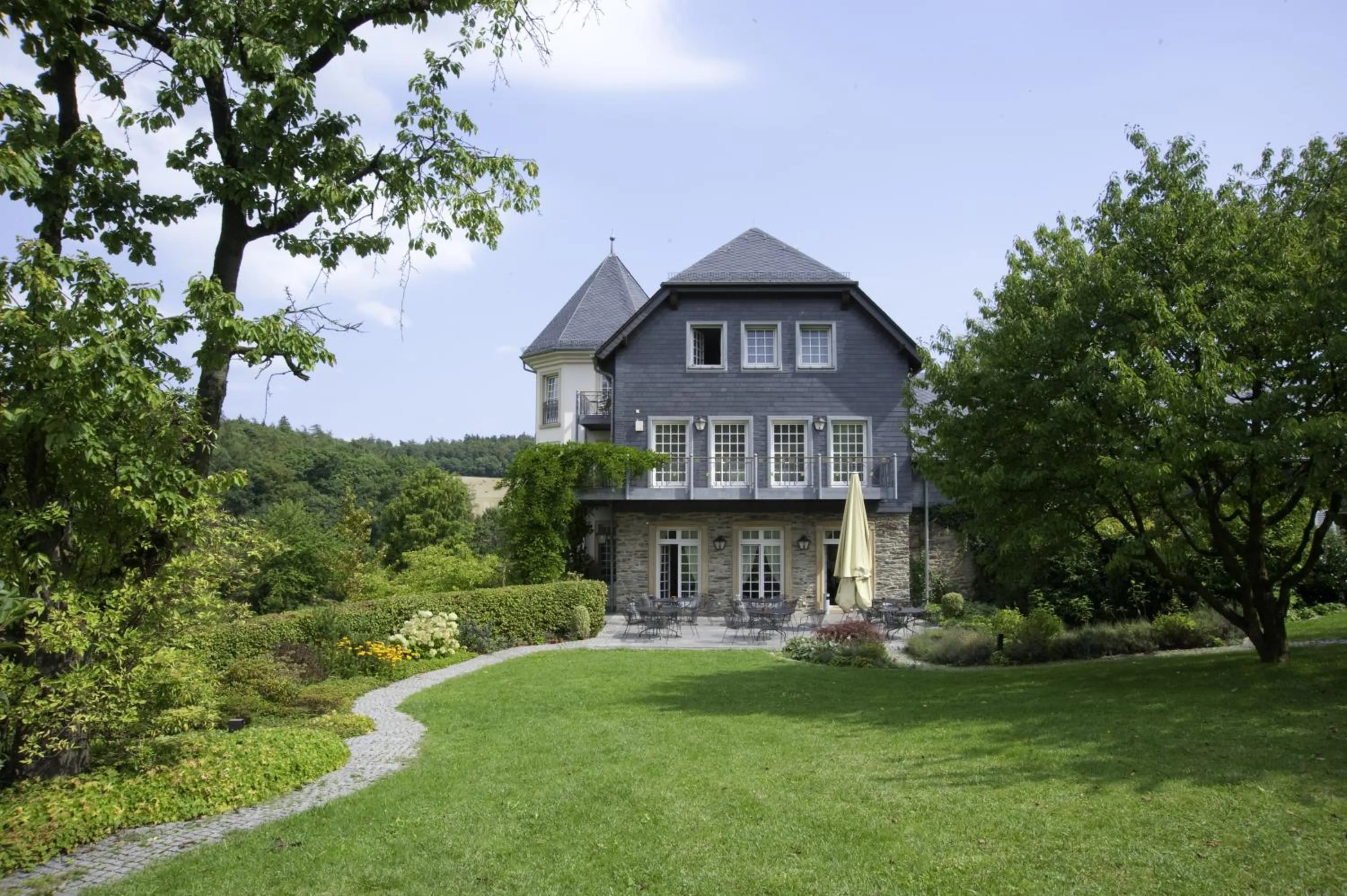 Facade/entrance in Hotel Hofgut Georgenthal