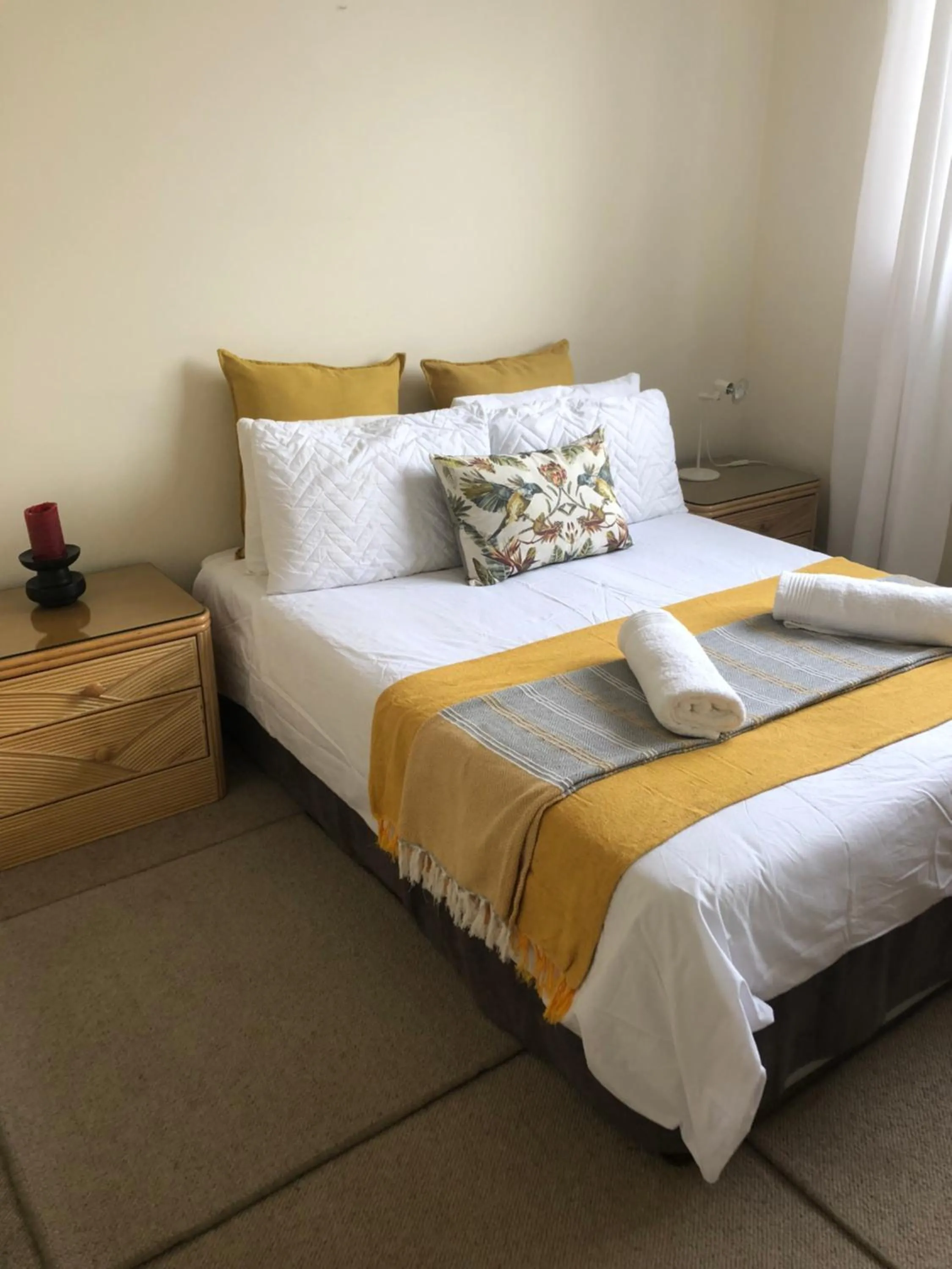 Photo of the whole room, Bed in 4 van Pletten