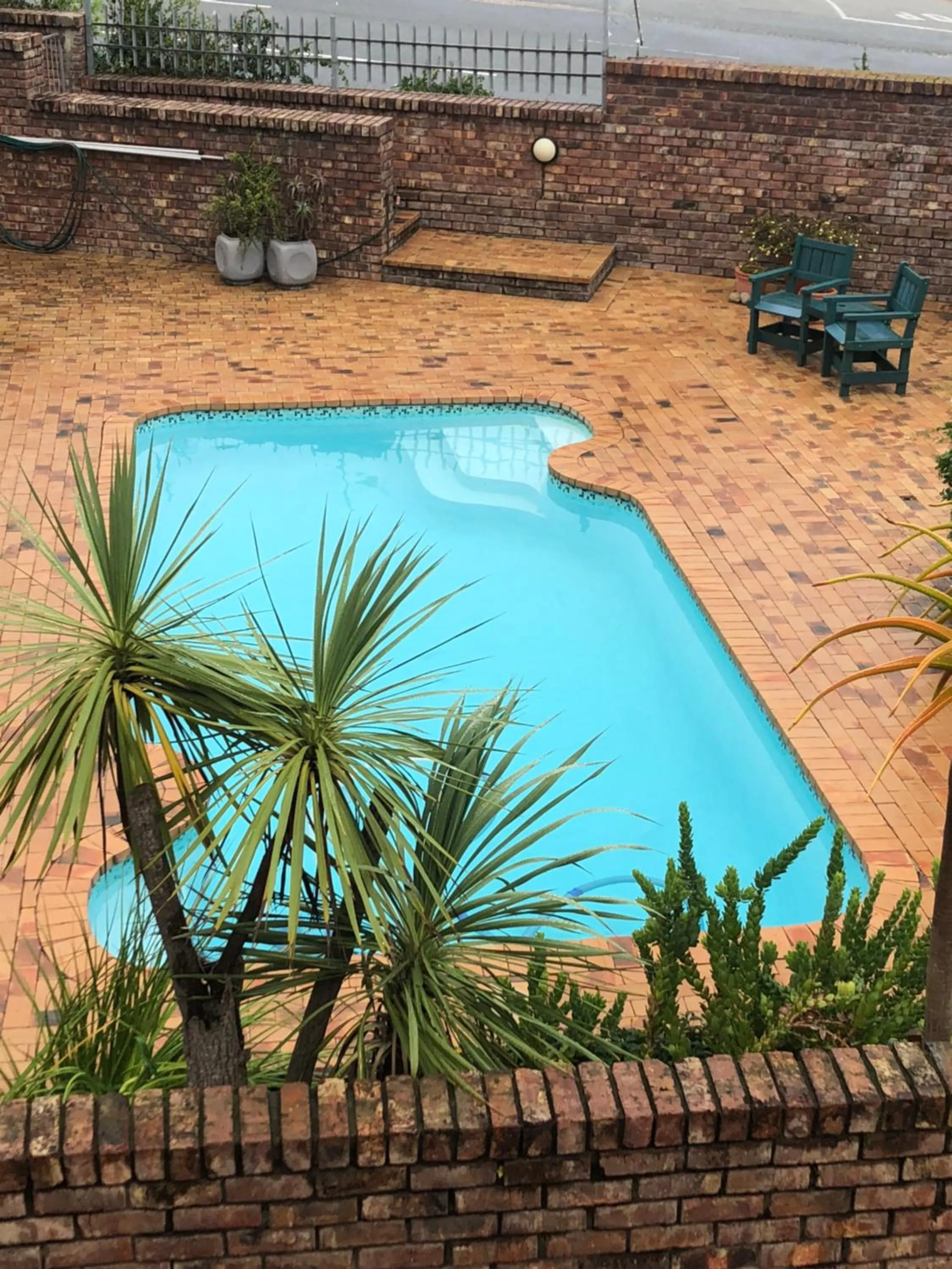 Pool view in 4 van Pletten