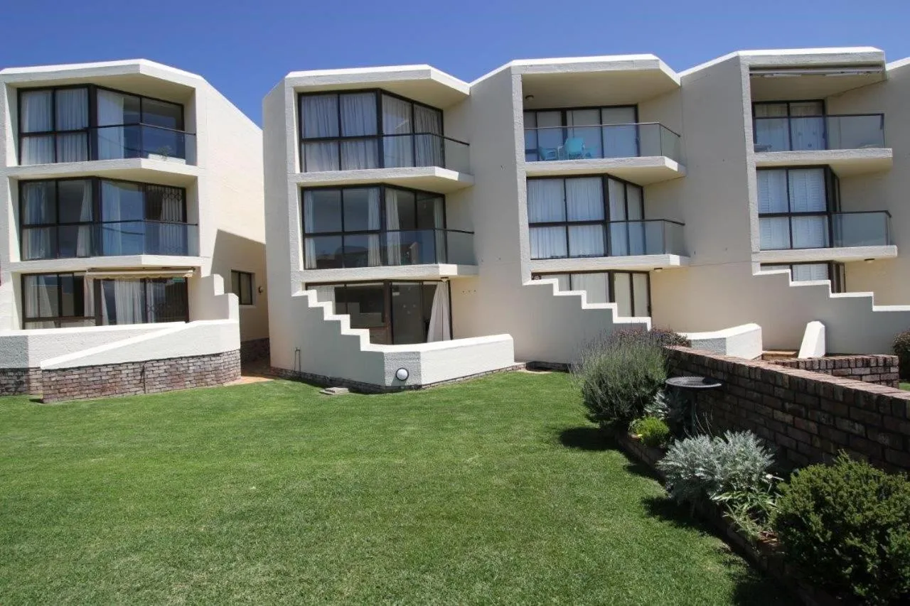 Property building in 4 van Pletten