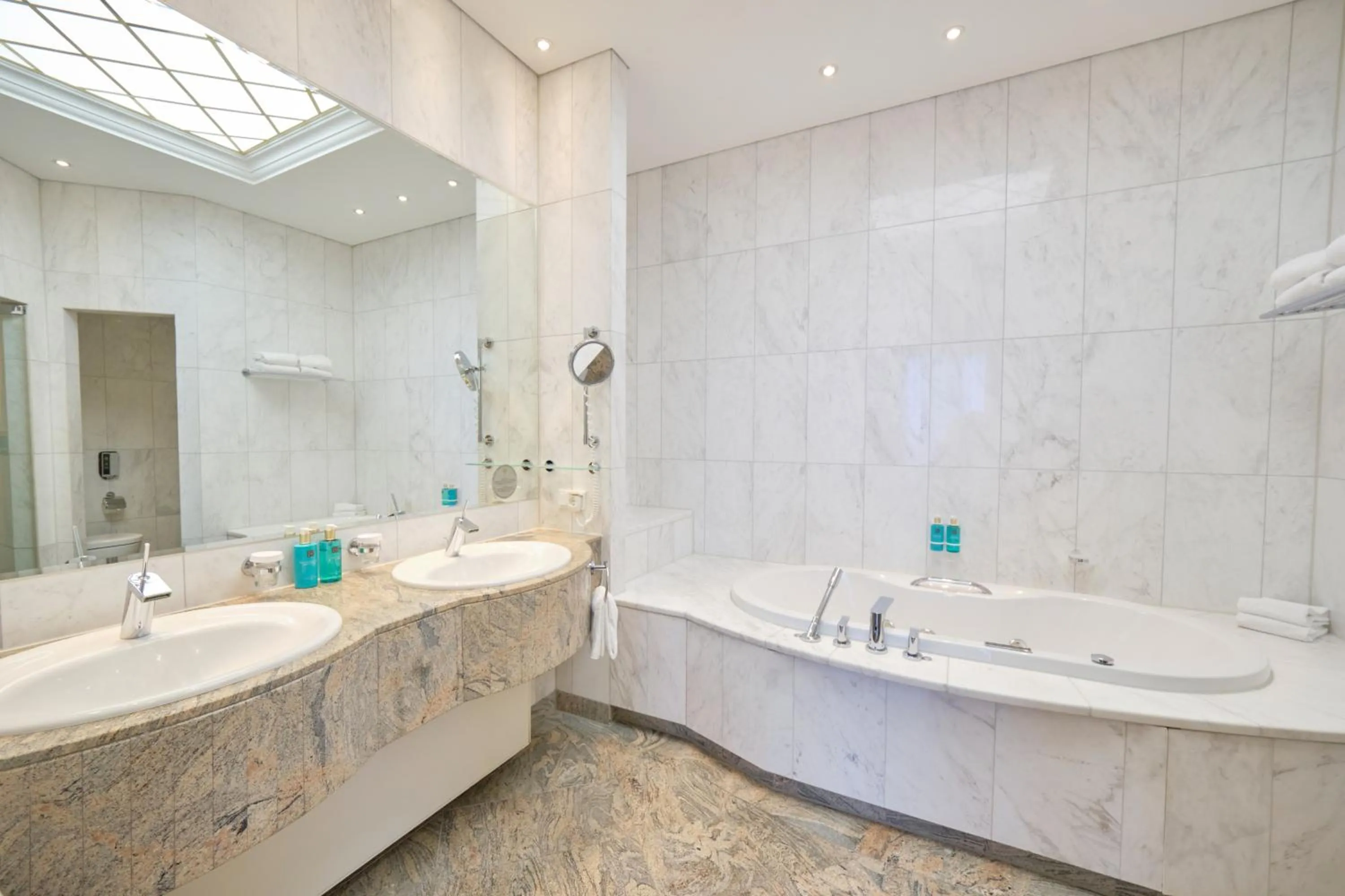 Bathroom in Hotel Palace Berlin