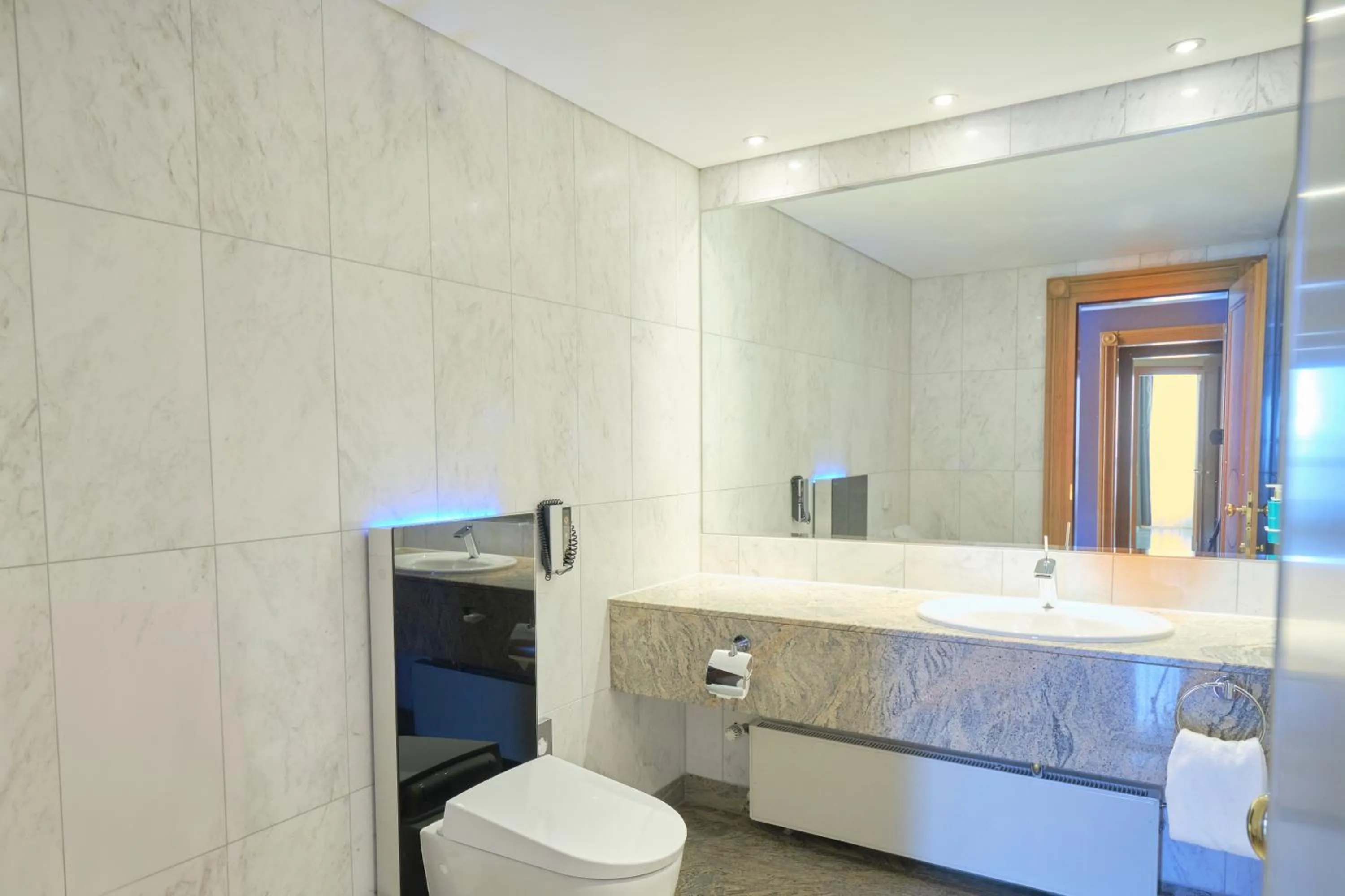 Bathroom in Hotel Palace Berlin